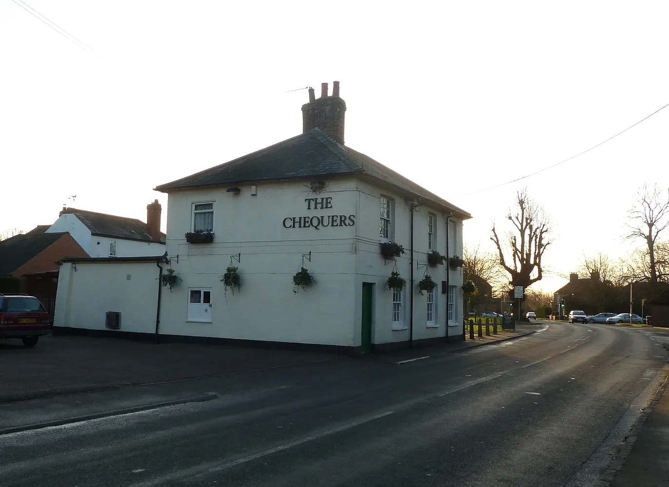 Photo showing: The Chequers pub, Caddington