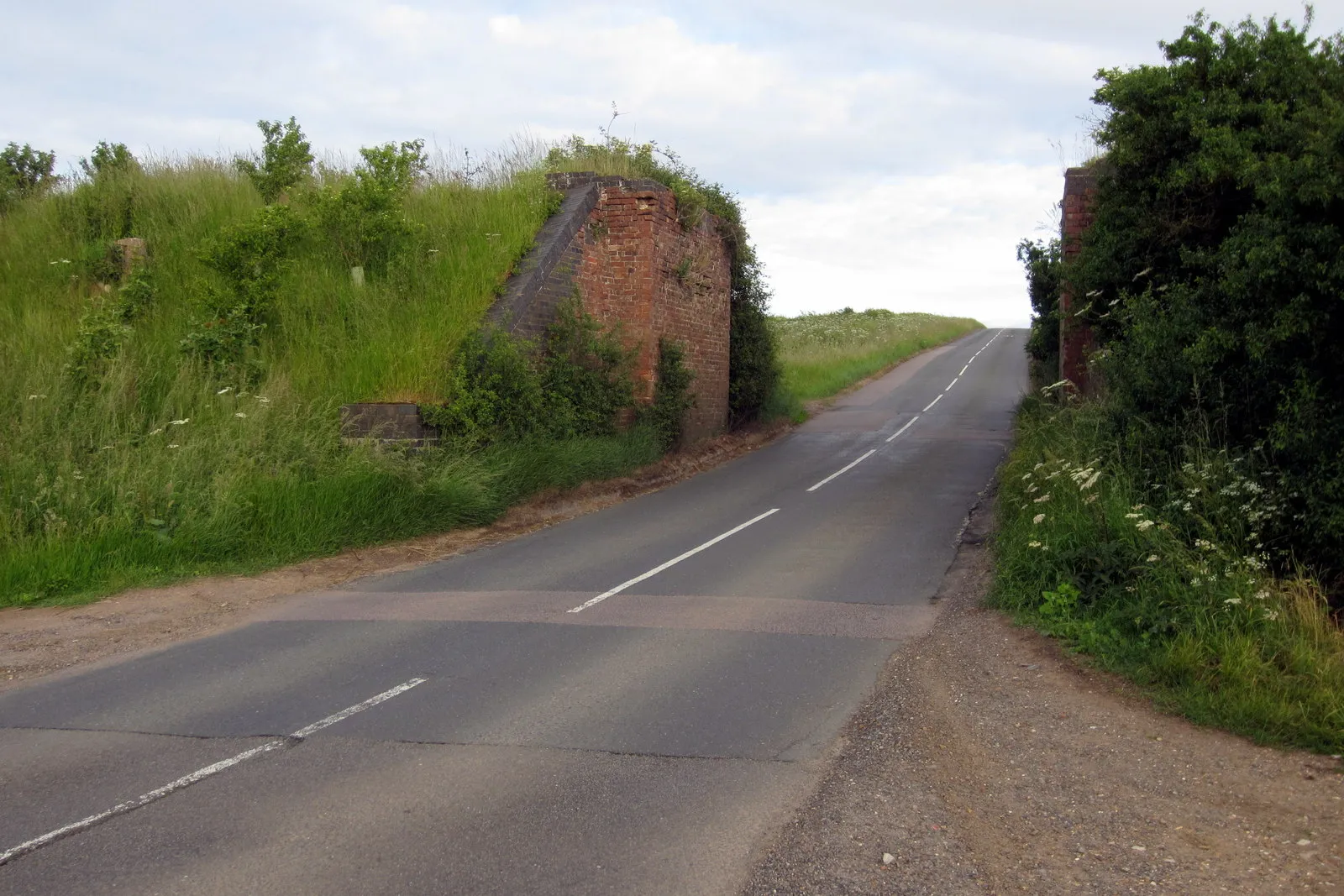 Photo showing: Dismantled railway bridge