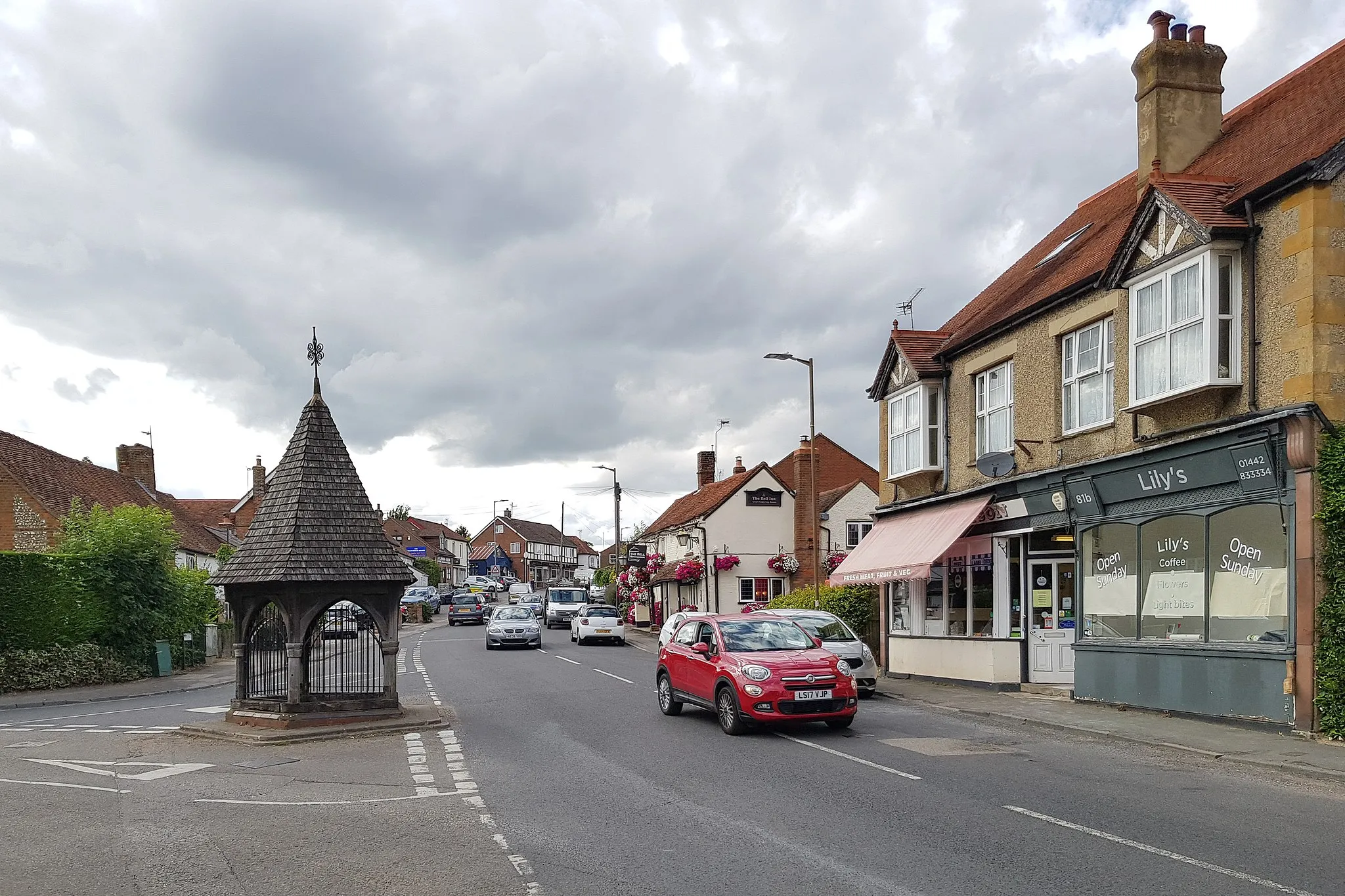 Photo showing: High St, Bovingdon