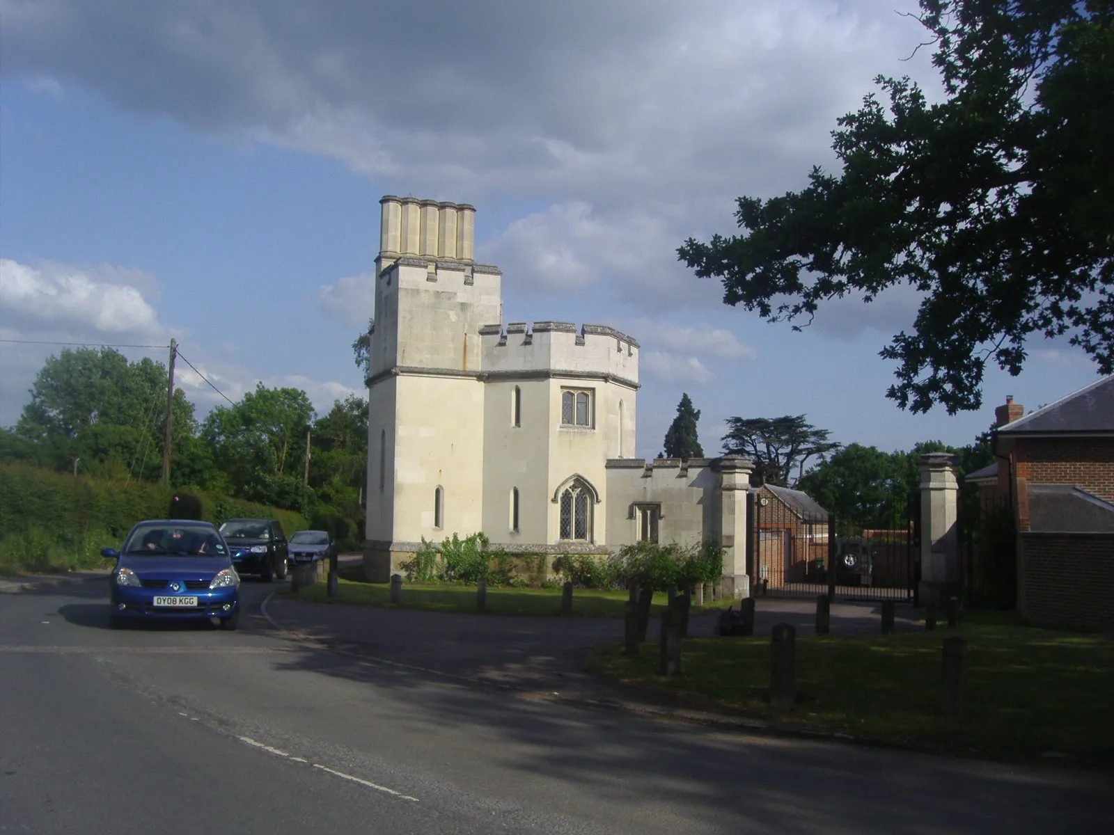 Photo showing: Gatehouse on Nettleden Road, Ringshall