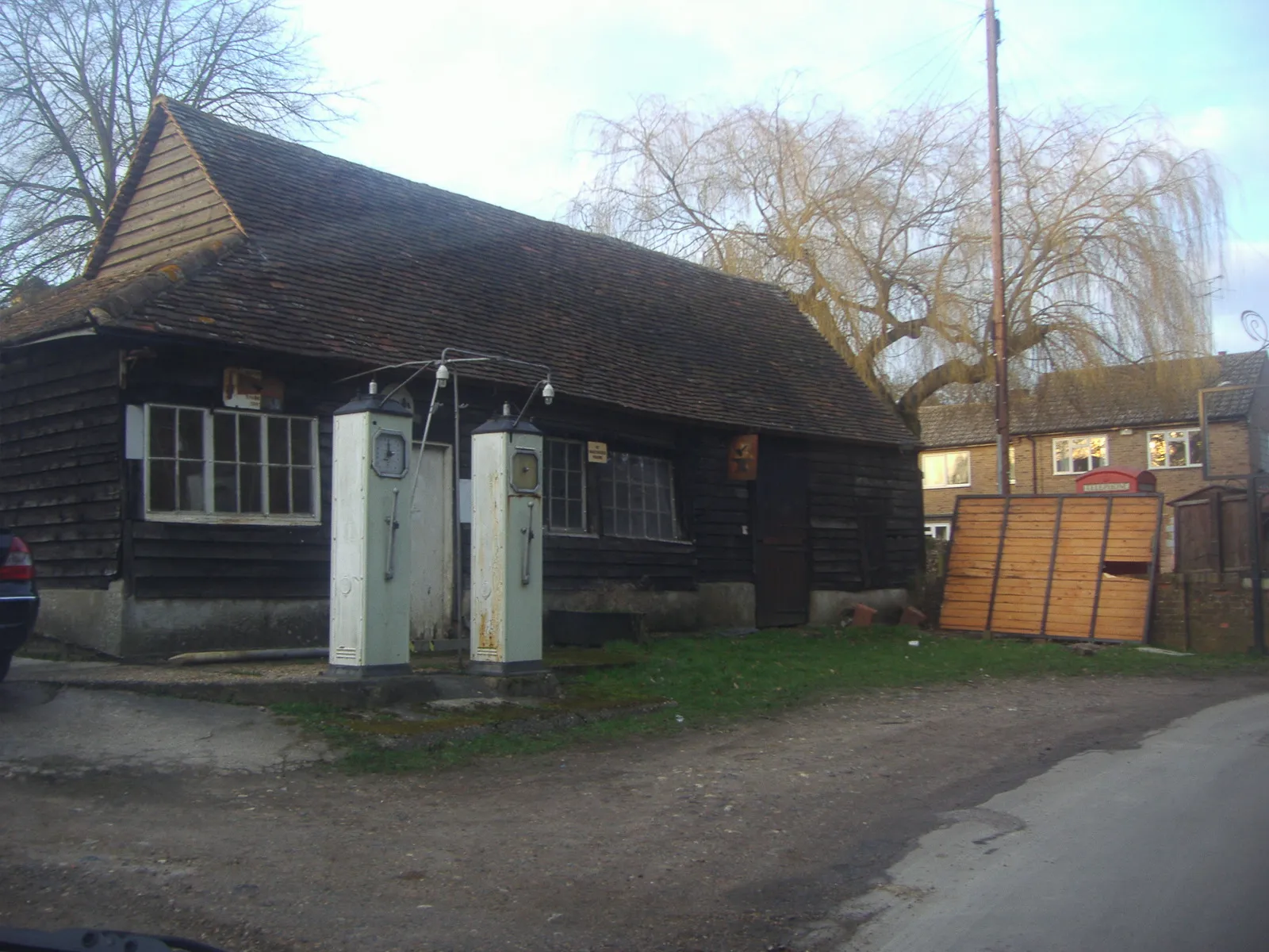 Photo showing: Antique garage, Dane End