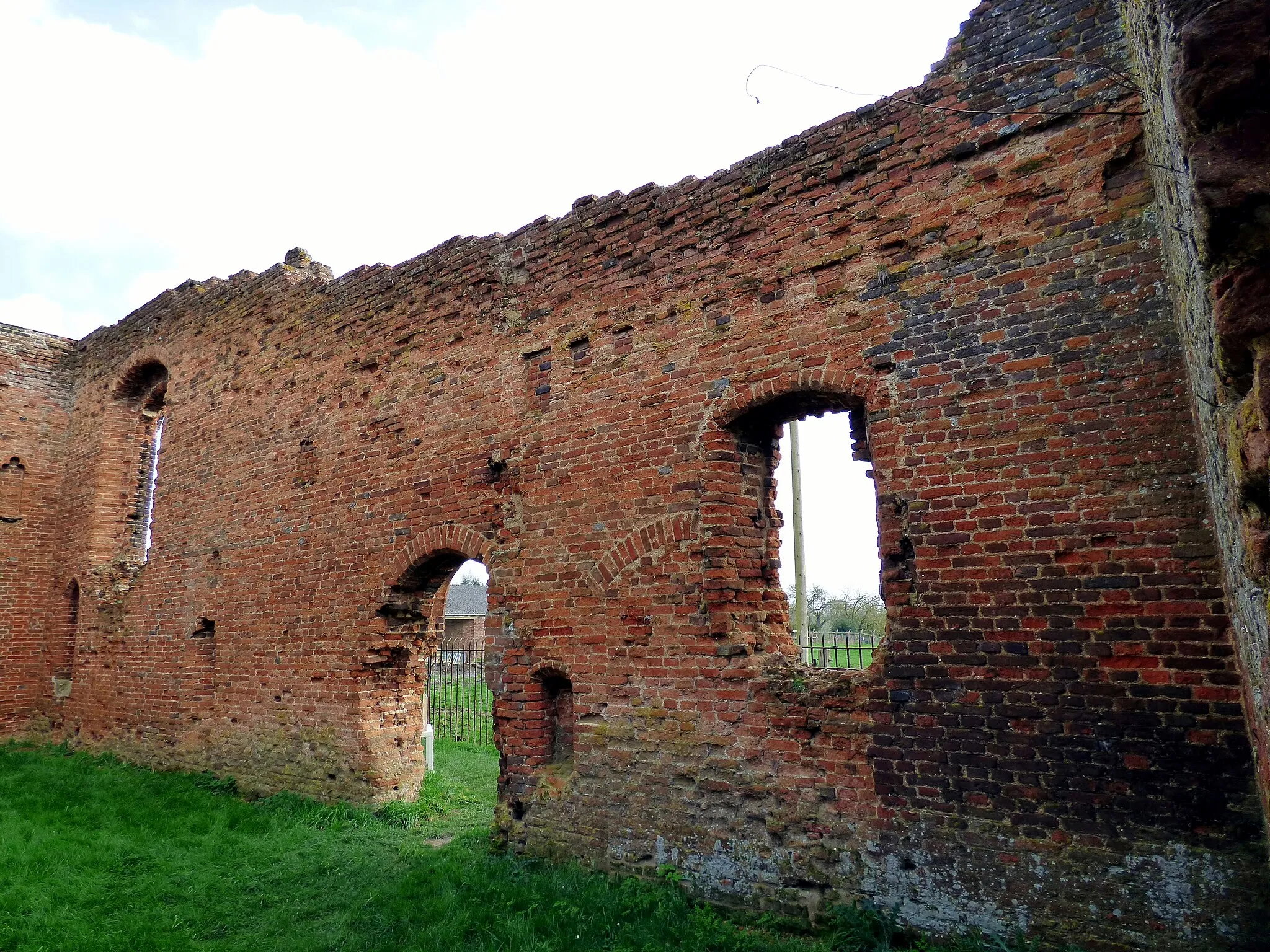 Photo showing: Someries Castle, Hyde, Bedfordshire. All that remains of this site are the gatehouse (incorportaing a chapel and lodge) - the rest is earthworks and the whole site is a scheduled ancient monument (not a listed building). The name of it comes from William de Somery (of Dudley), whose residence stood here in the 13th century, but the building could not have been described as a "castle". It is one of the earliest brick buildings in England.

GOC Hertfordshire's walk on 14 April 2018. This was a 9.8-mile circular walk in and around the villages and hamlets of Breachwood Green, Colemans Green, Darleyhall and Wandon End in Hertfordshire; Someries and Chiltern Green in Bedfordshire; and Peter's Green, Perry Green and Bendish, back in Hertfordshire. I led the walk, which was attended by 13 people (including me). You can view my other photos of this event, find out more about the Gay Outdoor Club or see my collections.