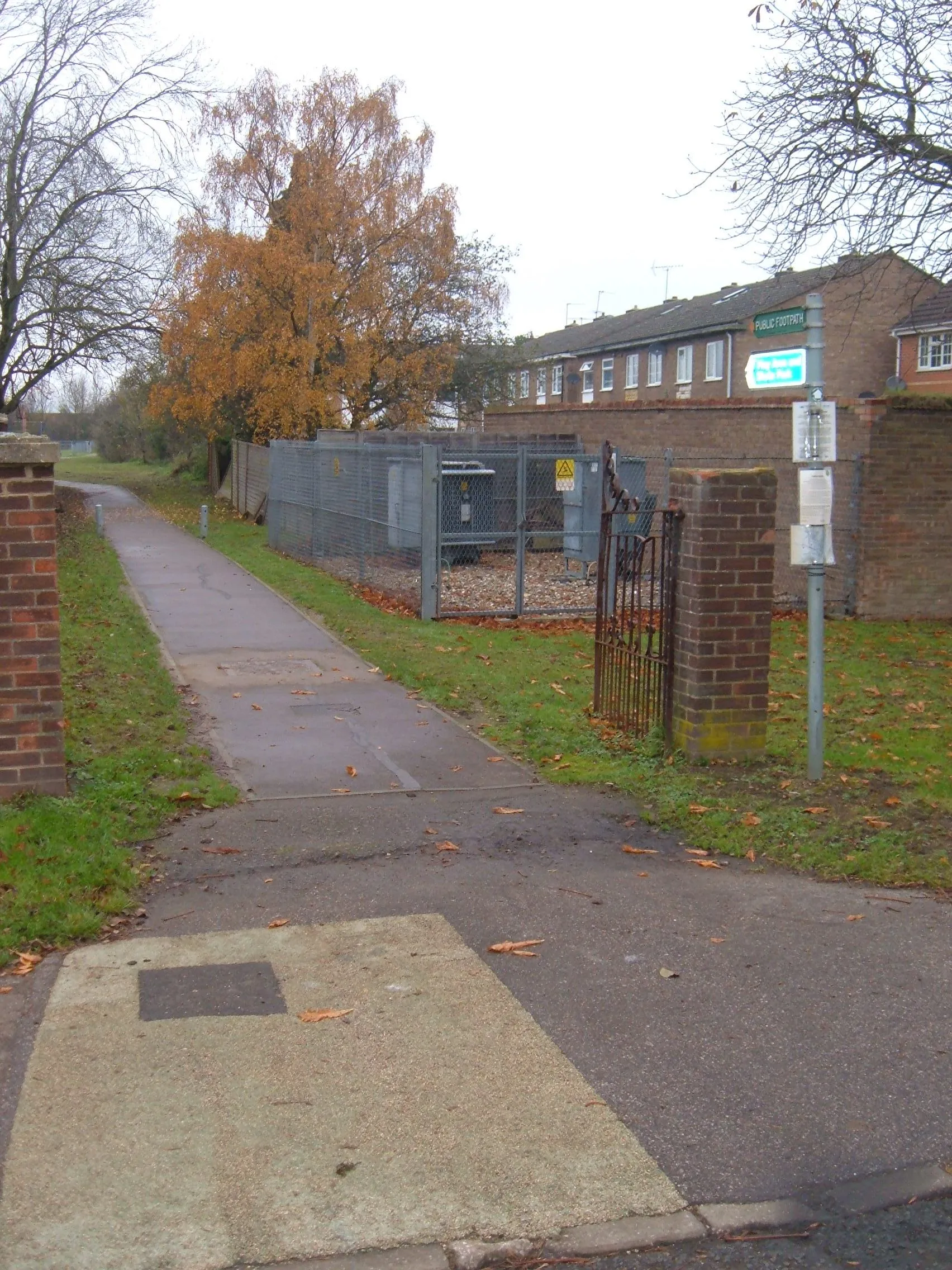 Photo showing: Public Footpath