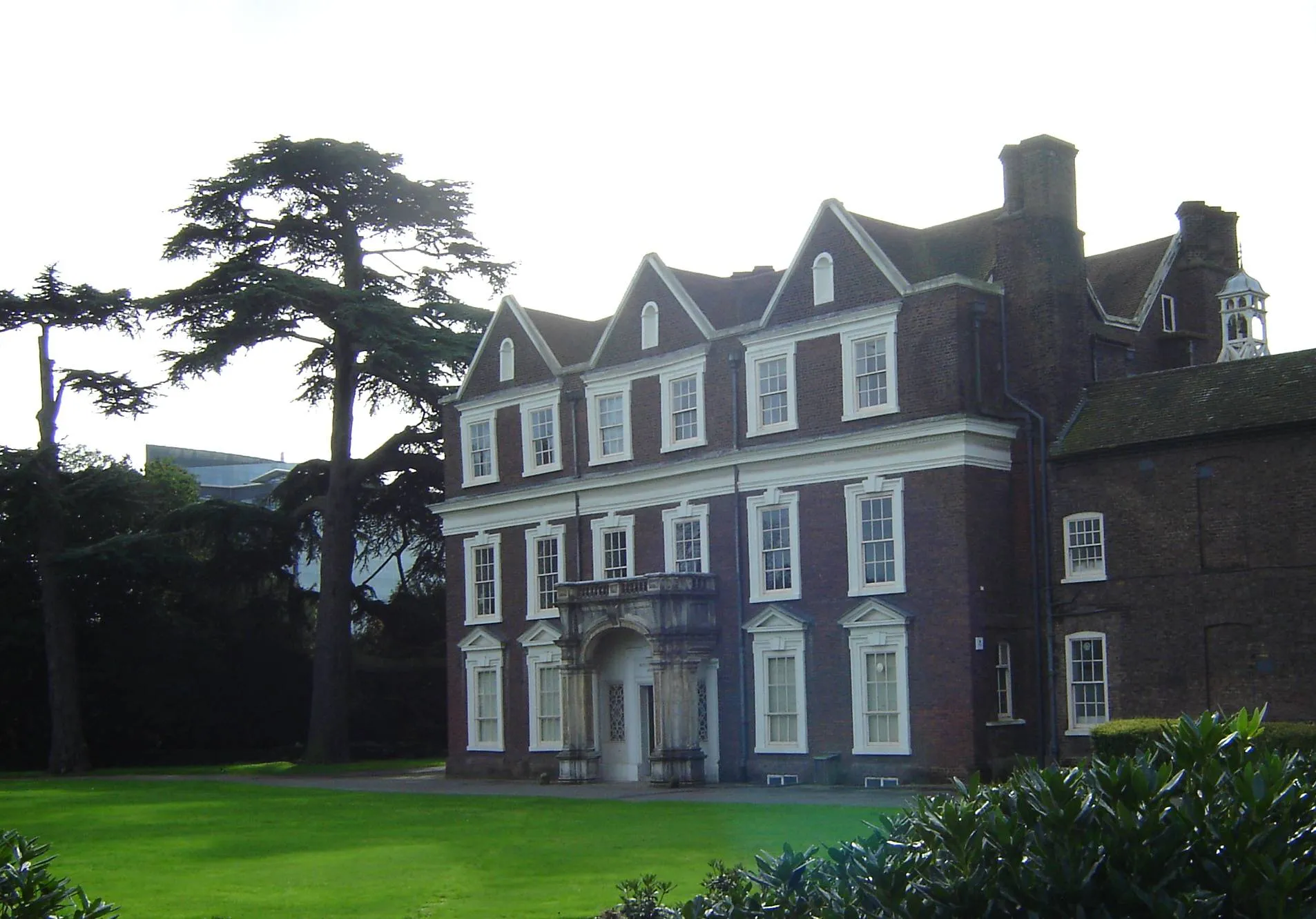 Photo showing: Front aspect of Boston Manor House, a Jacobean House in Hounslow