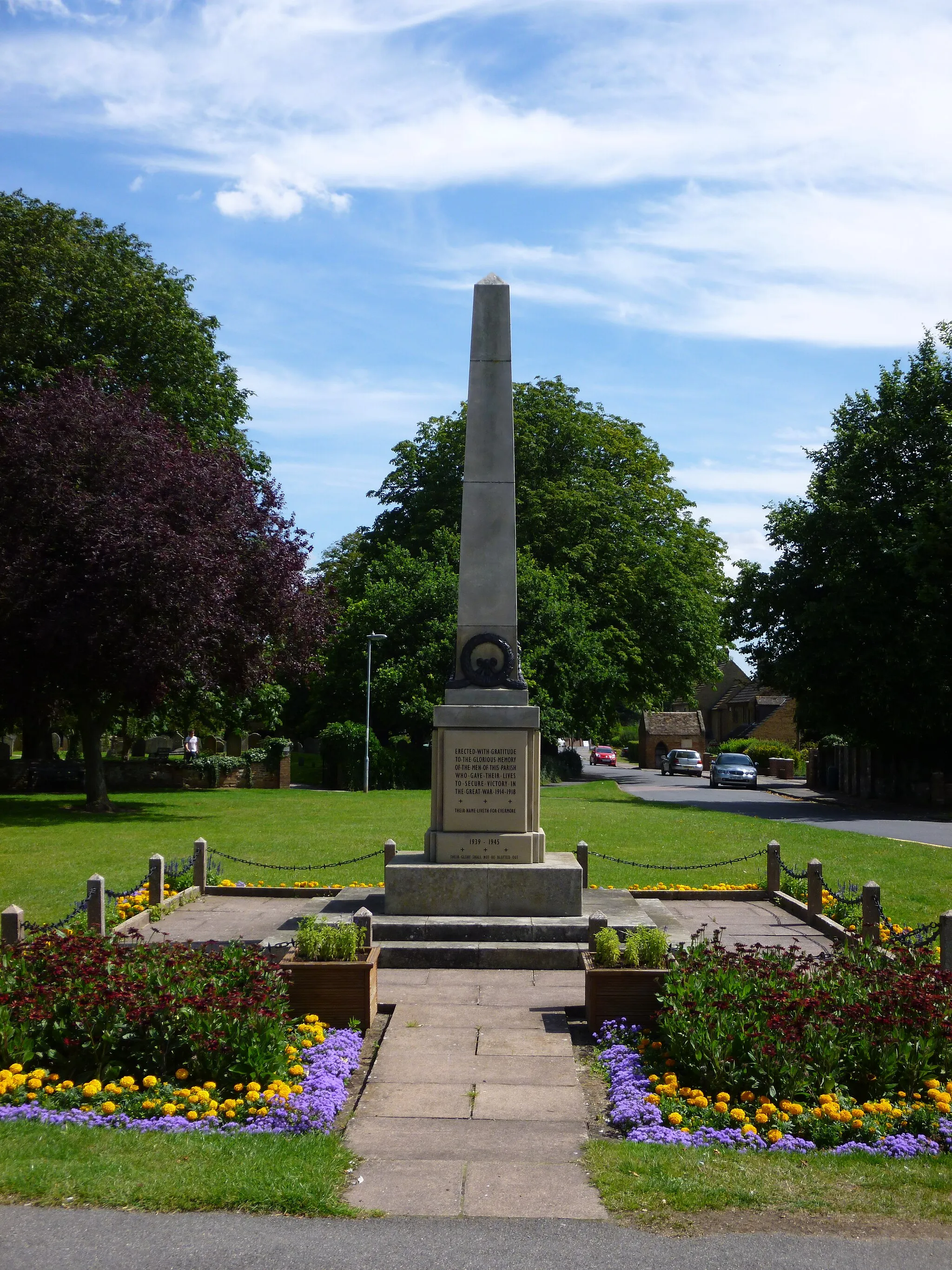 Photo showing: War memorial in Eaton Socon