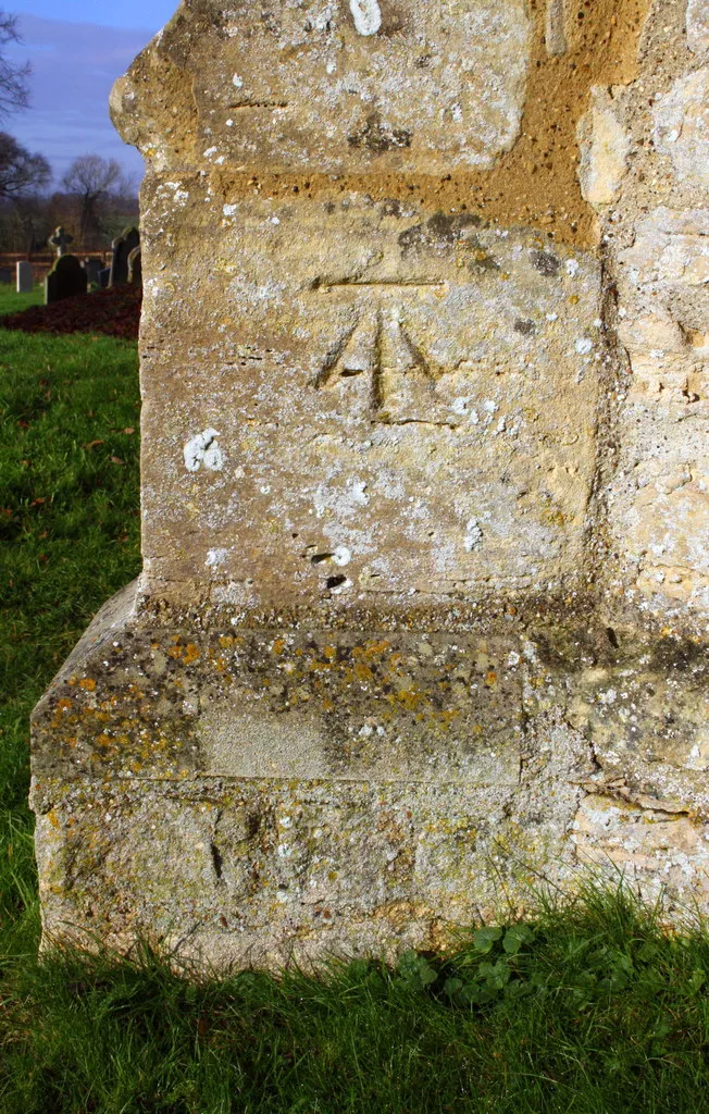 Photo showing: Benchmark on buttress of Laud's Church