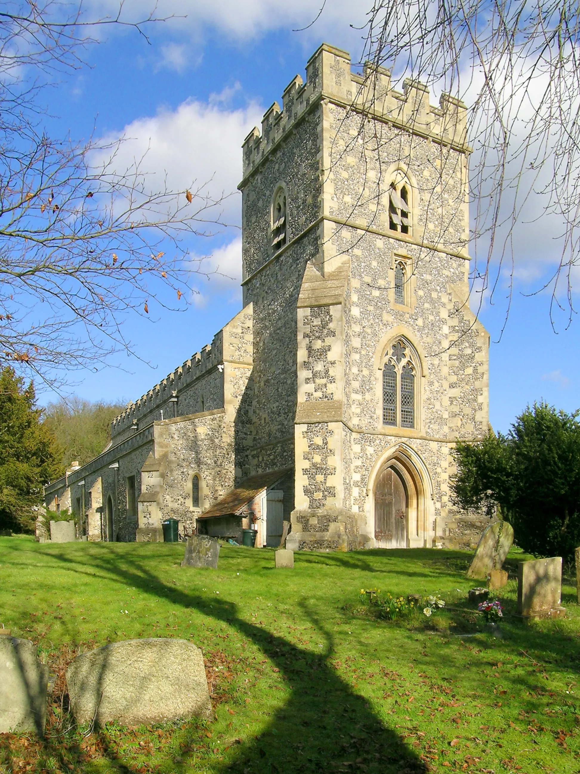 Photo showing: Church of England parish church of St Nicholas, Great Kimble, Buckinghamshire: view from the northwest.