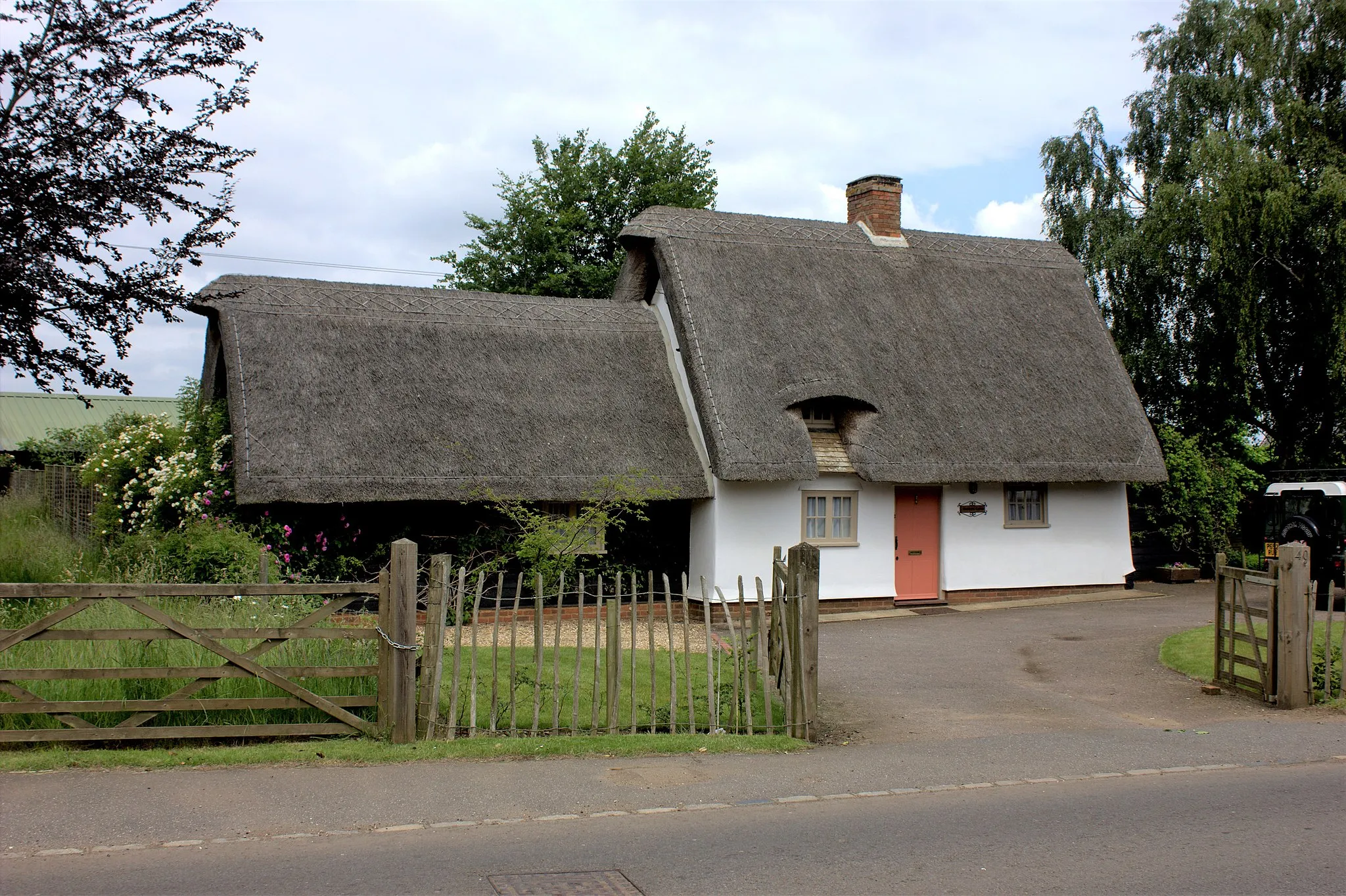 Photo showing: Thatched cottage, Everton, Bedfordshire