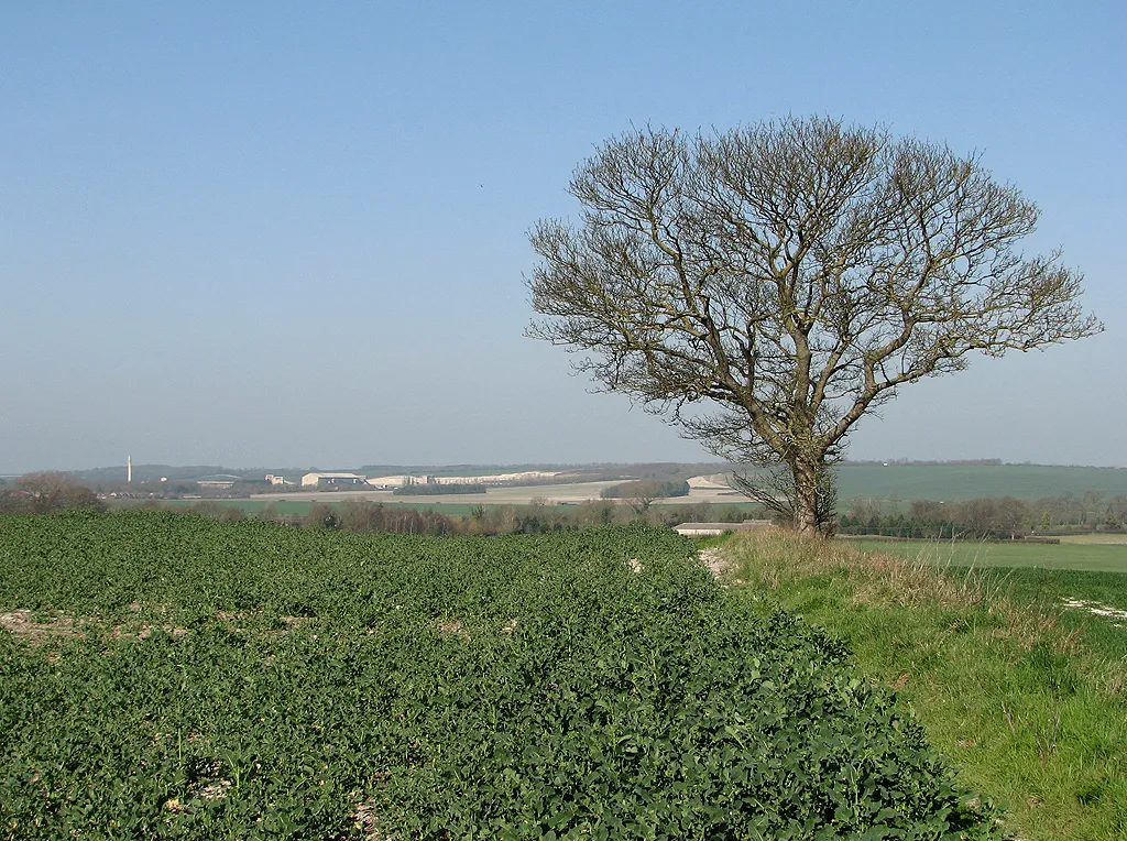 Photo showing: Rowley's Hill and distant Barrington