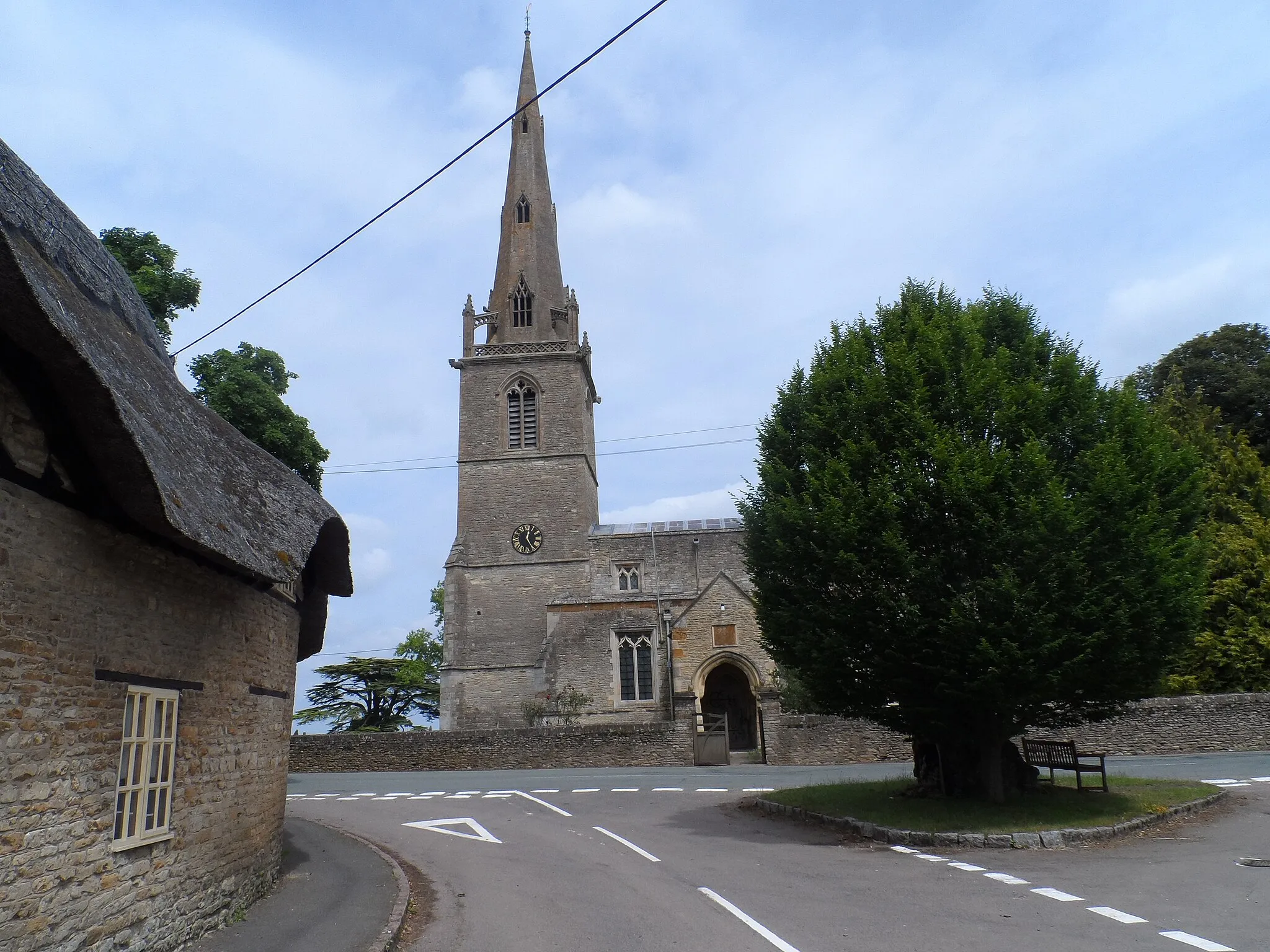 Photo showing: St Peter and St Paul's Church, Easton Maudit.