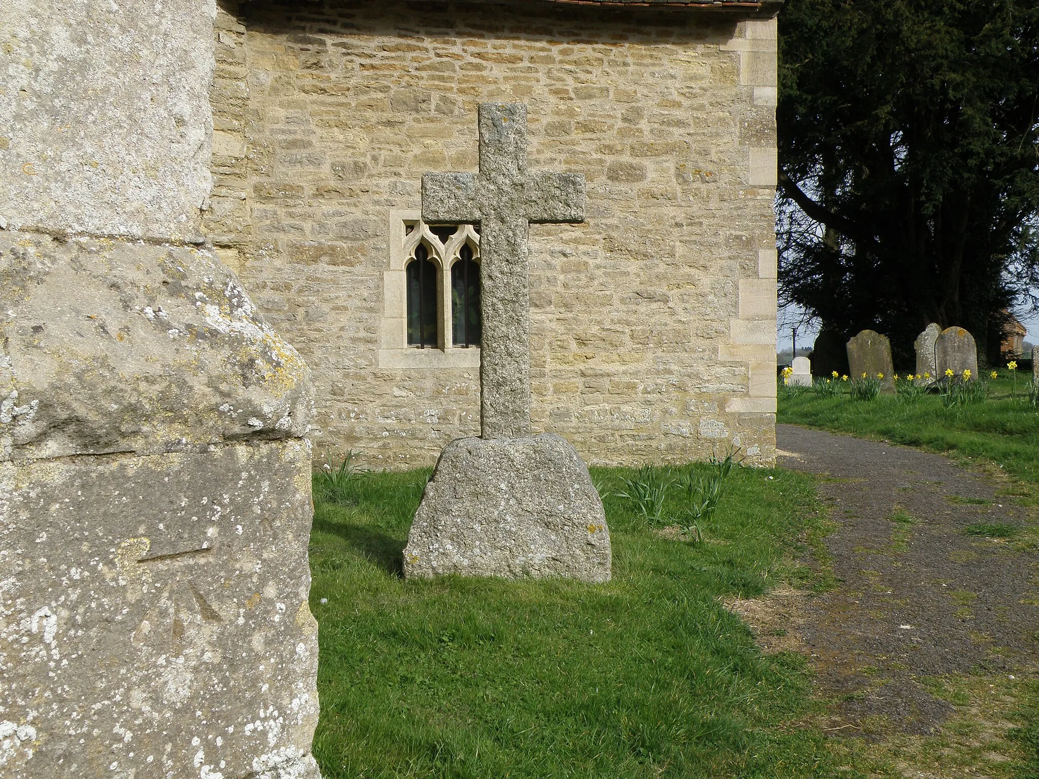 Photo showing: Bench Mark, Keysoe Church An OS bench mark on the angled buttress supporting the tower and spire of Keysoe church.