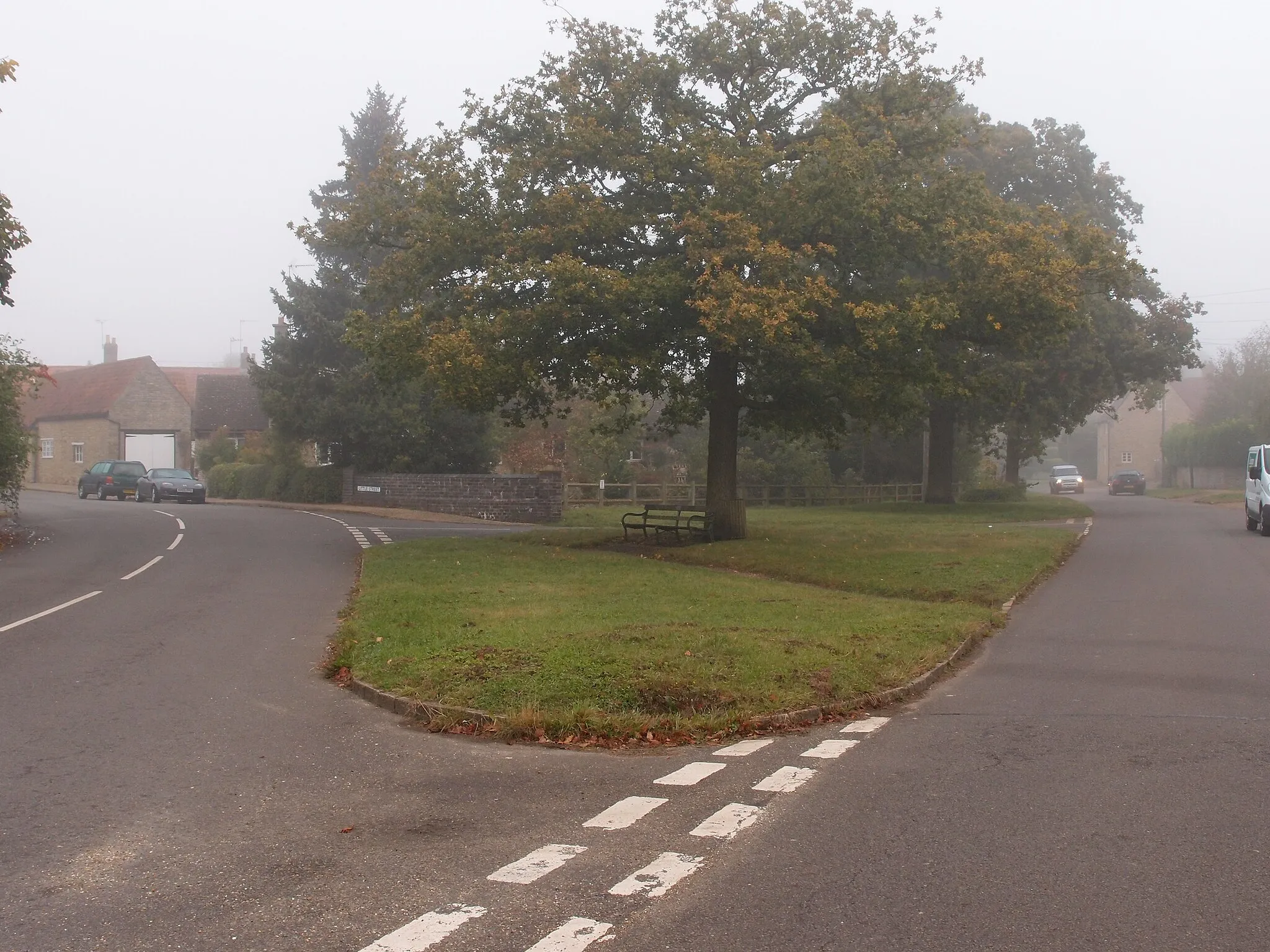 Photo showing: Triangular grass traffic island