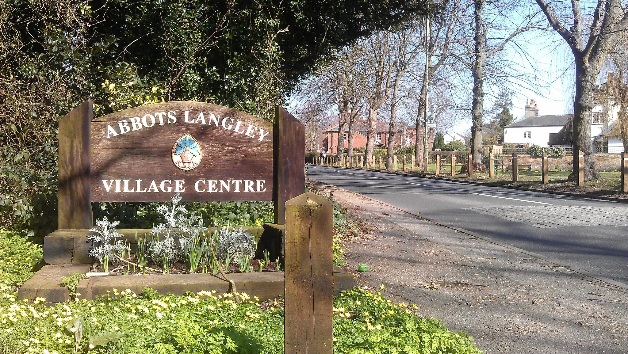 Photo showing: "Abbots Langley Village Centre" - welcome sign