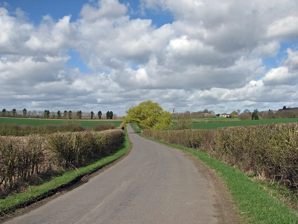 Photo showing: A bend in the road to Eyeworth