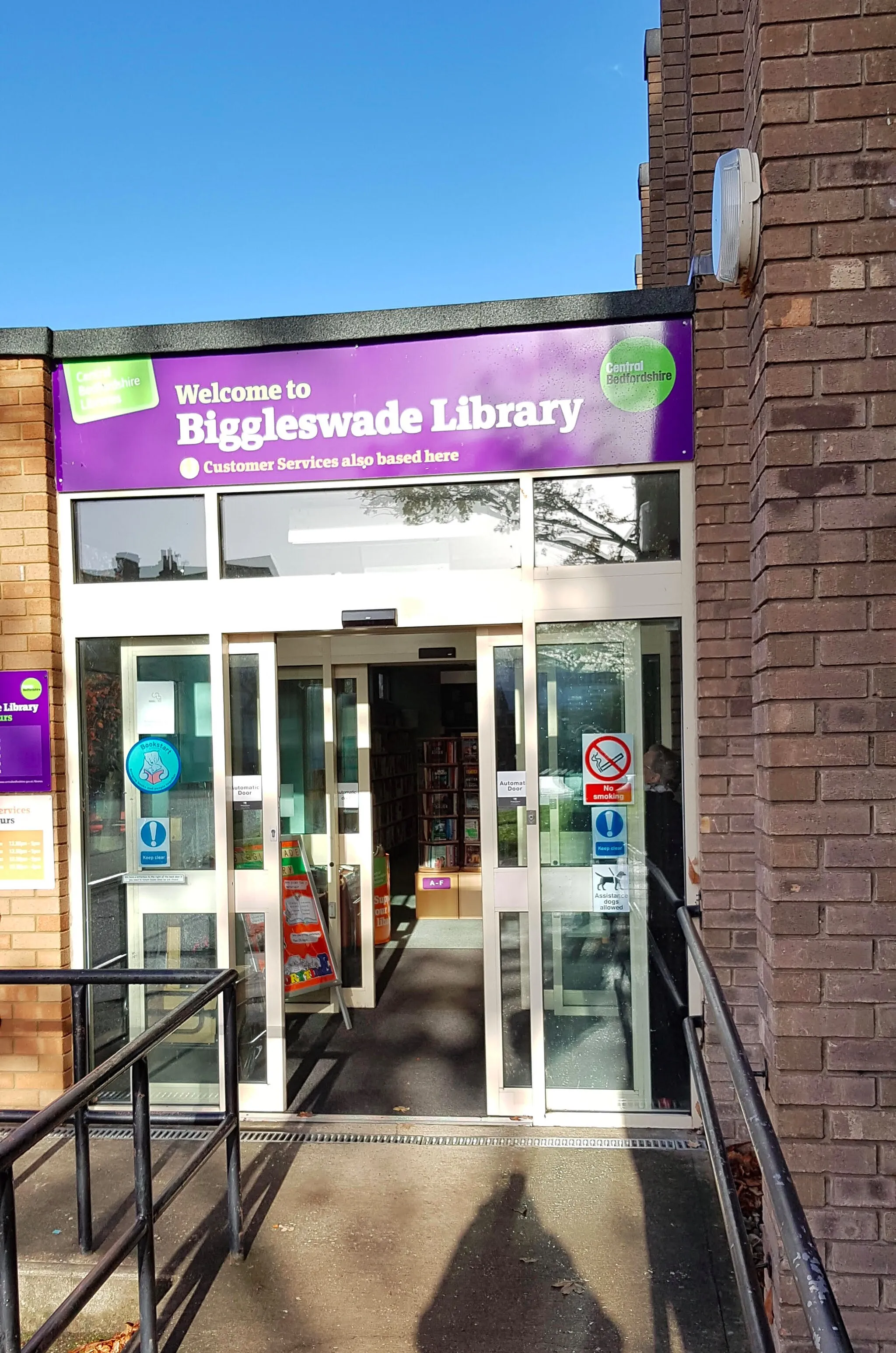 Photo showing: Biggleswade library is run by Central Bedfordshire council.

Photo credit: Nigel Wakelin/DCMS libraries team