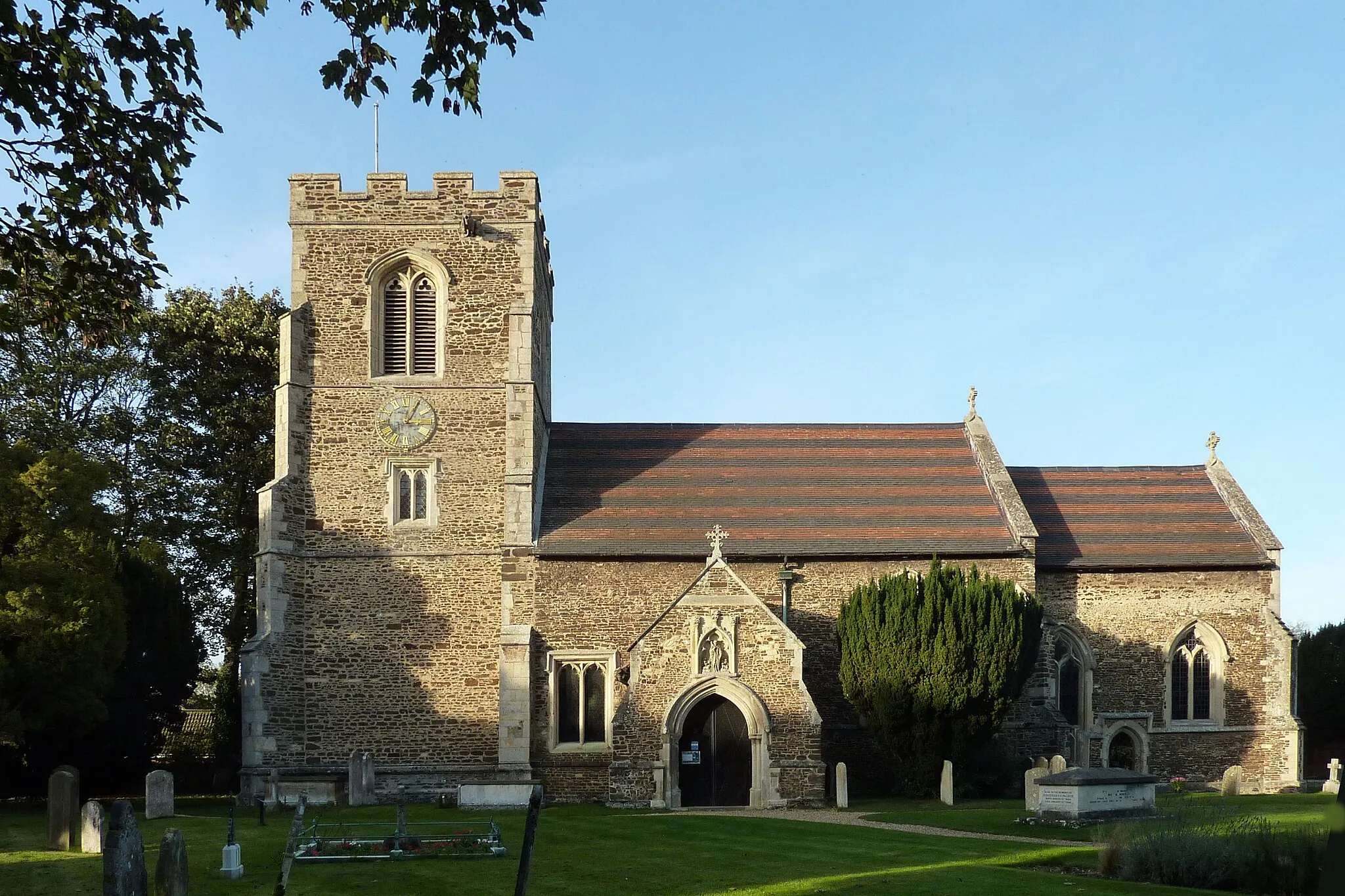 Photo showing: All Saints' parish church, Clifton, Bedfordshire, seen from the south