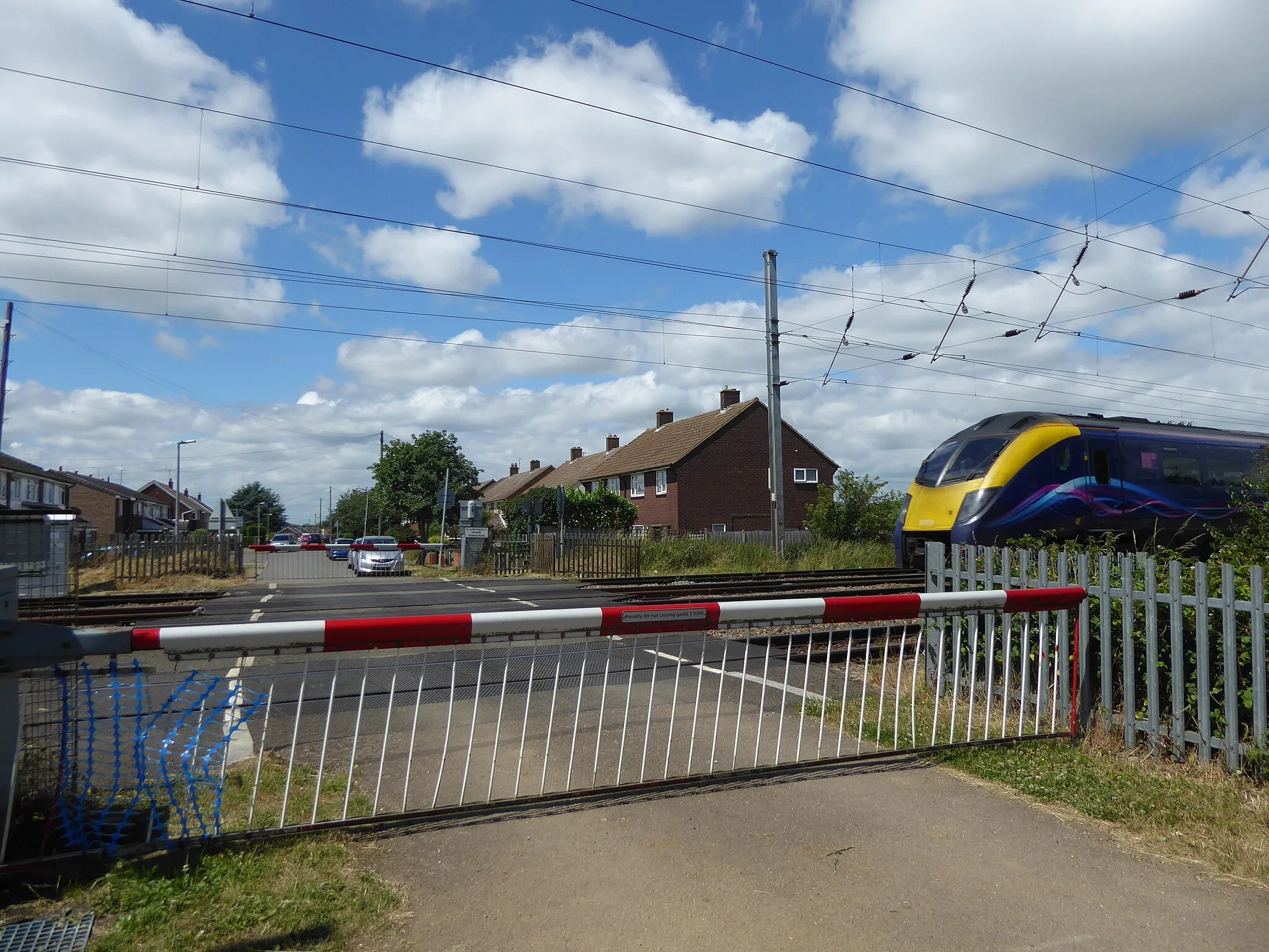 Photo showing: A Hull Train at Langford Level Crossing