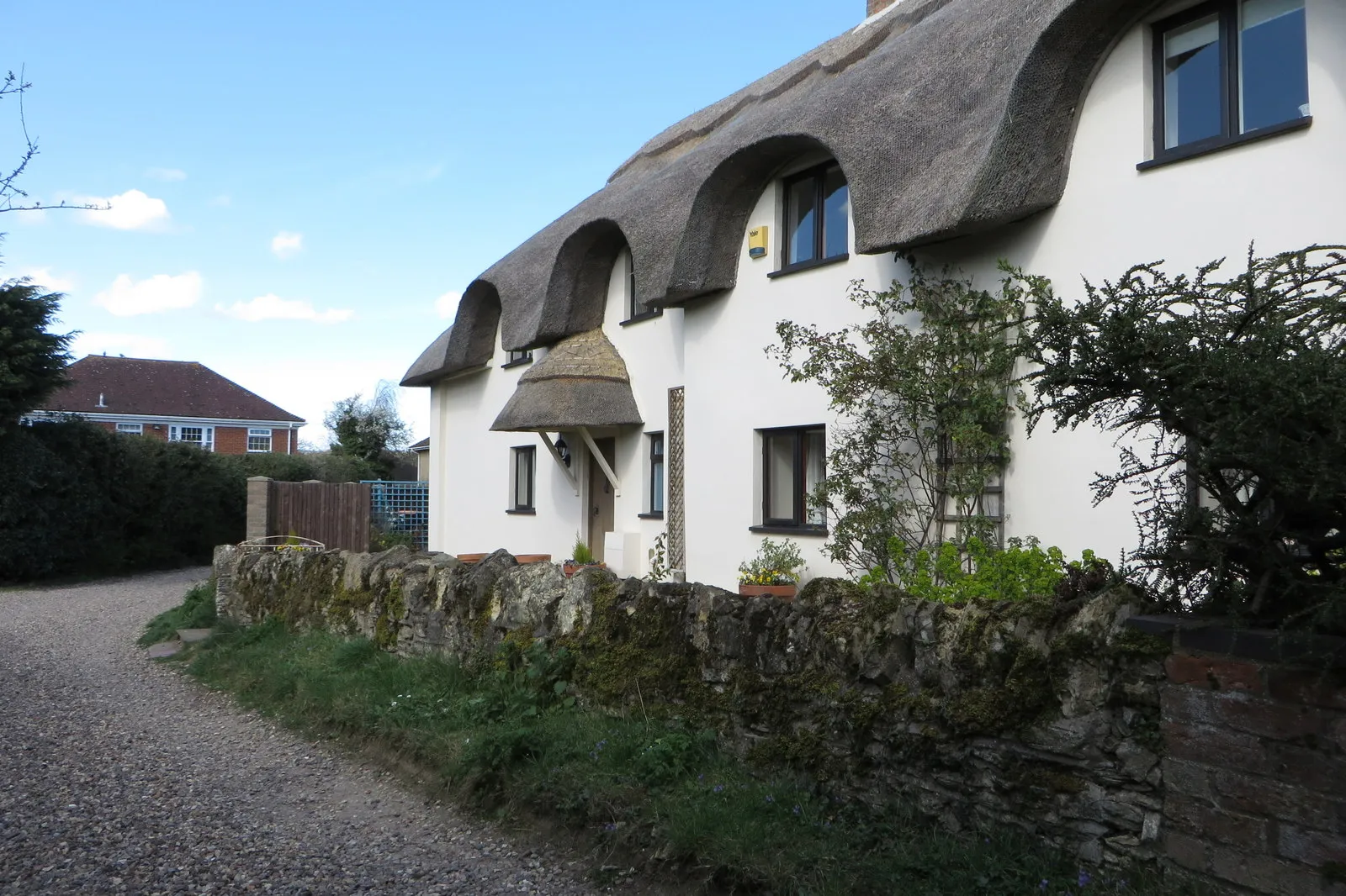 Photo showing: Thatched cottages on Thistley Lane