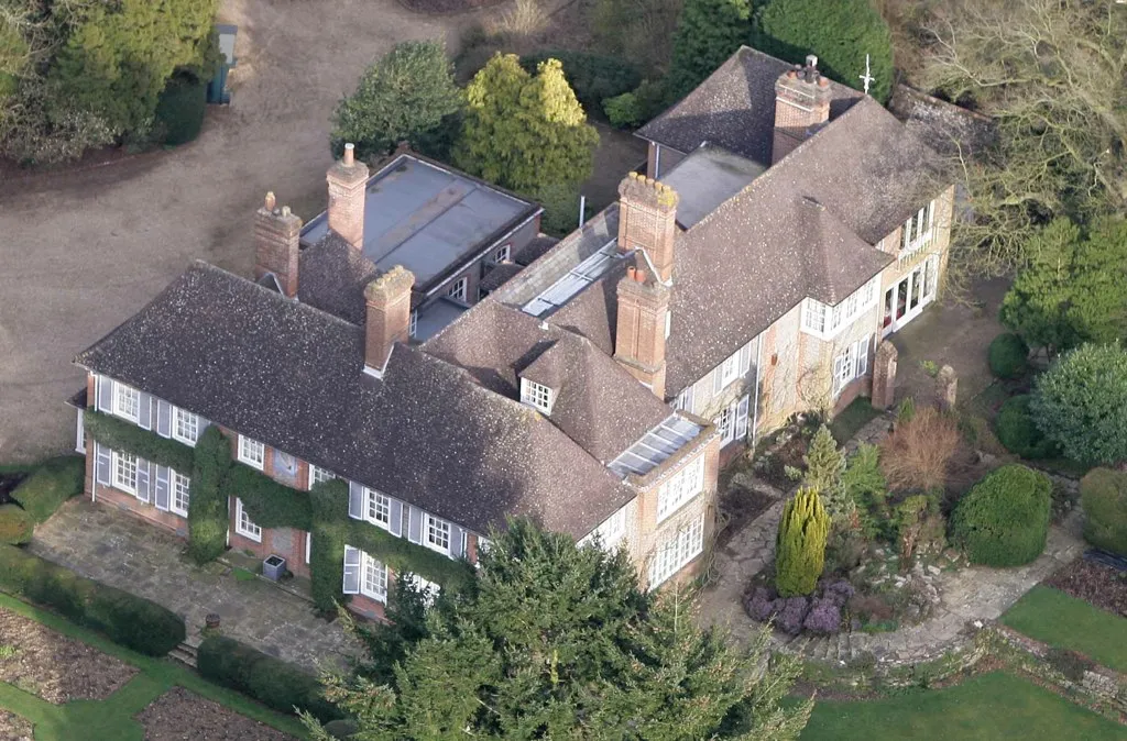 Photo showing: Aerial view of Nuffield Place (https://www.nationaltrust.org.uk/nuffield-place)