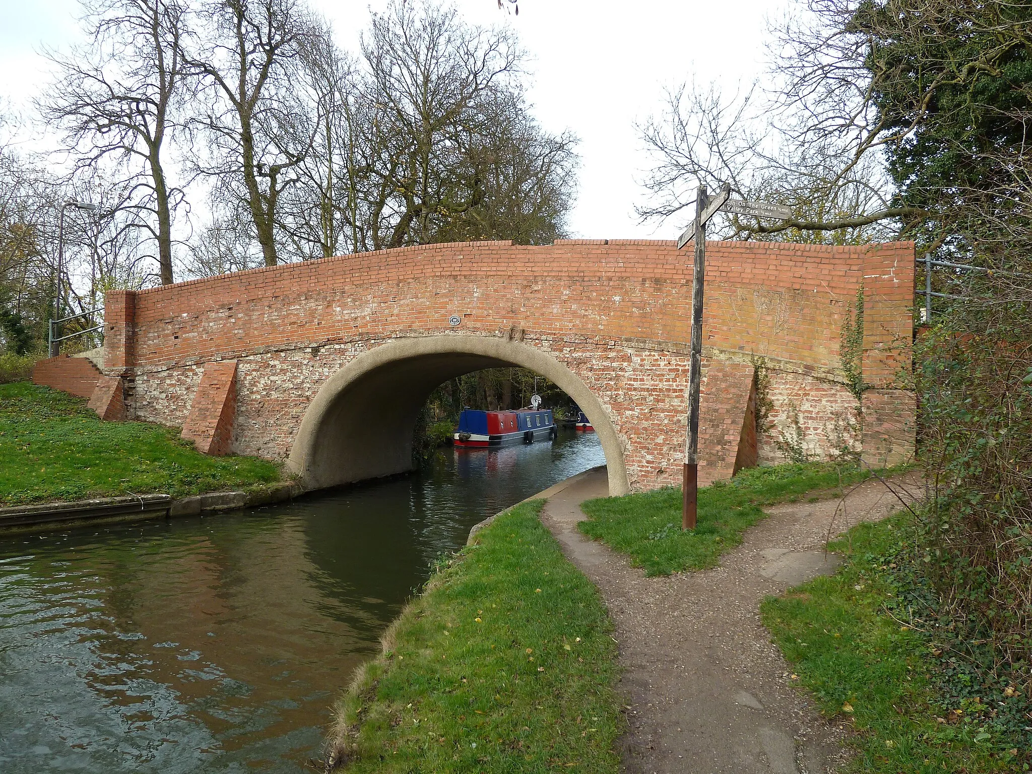 Photo showing: Bridge 88, Grand Junction Canal