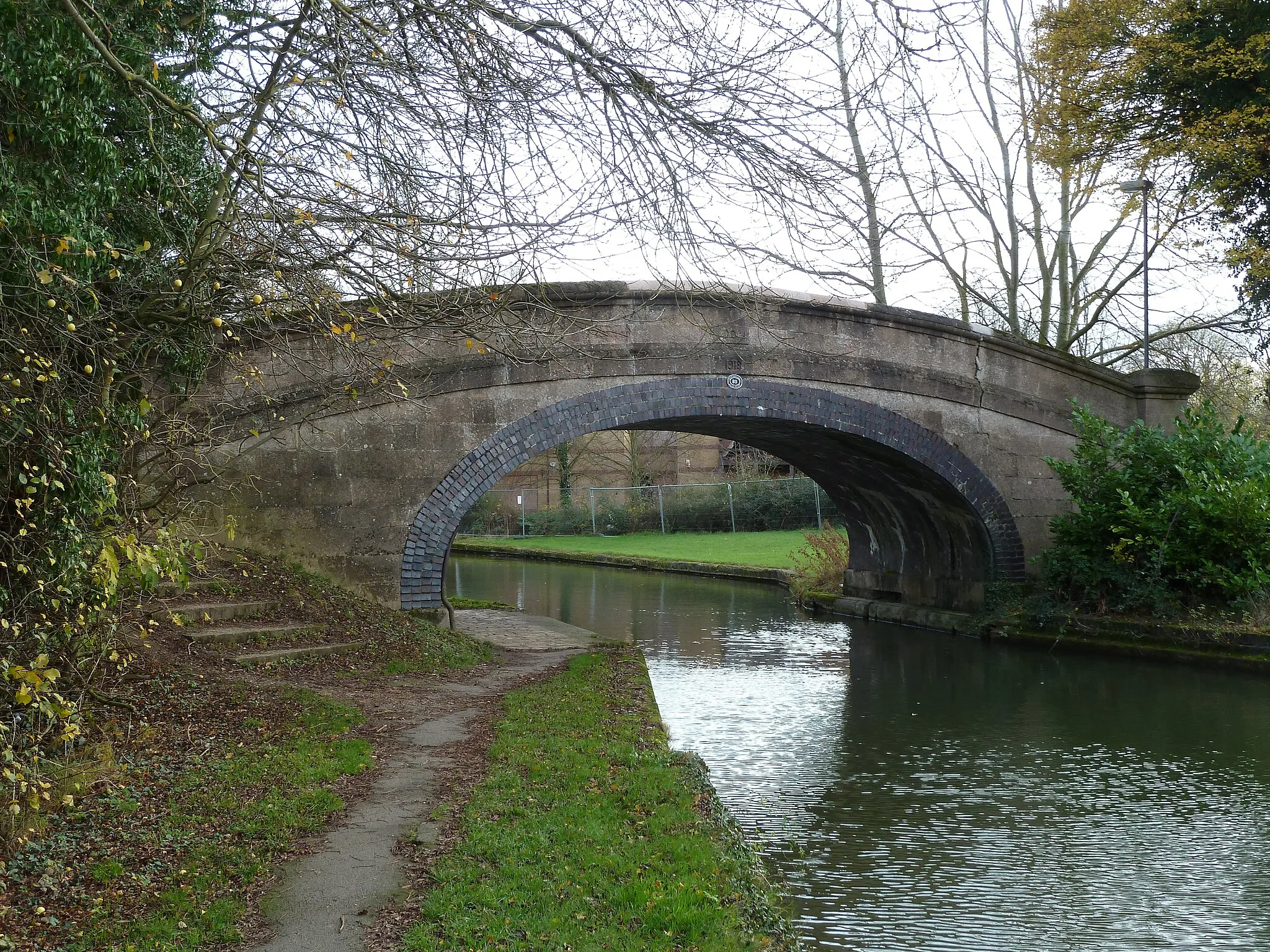 Photo showing: Bridge 89, Grand Junction Canal