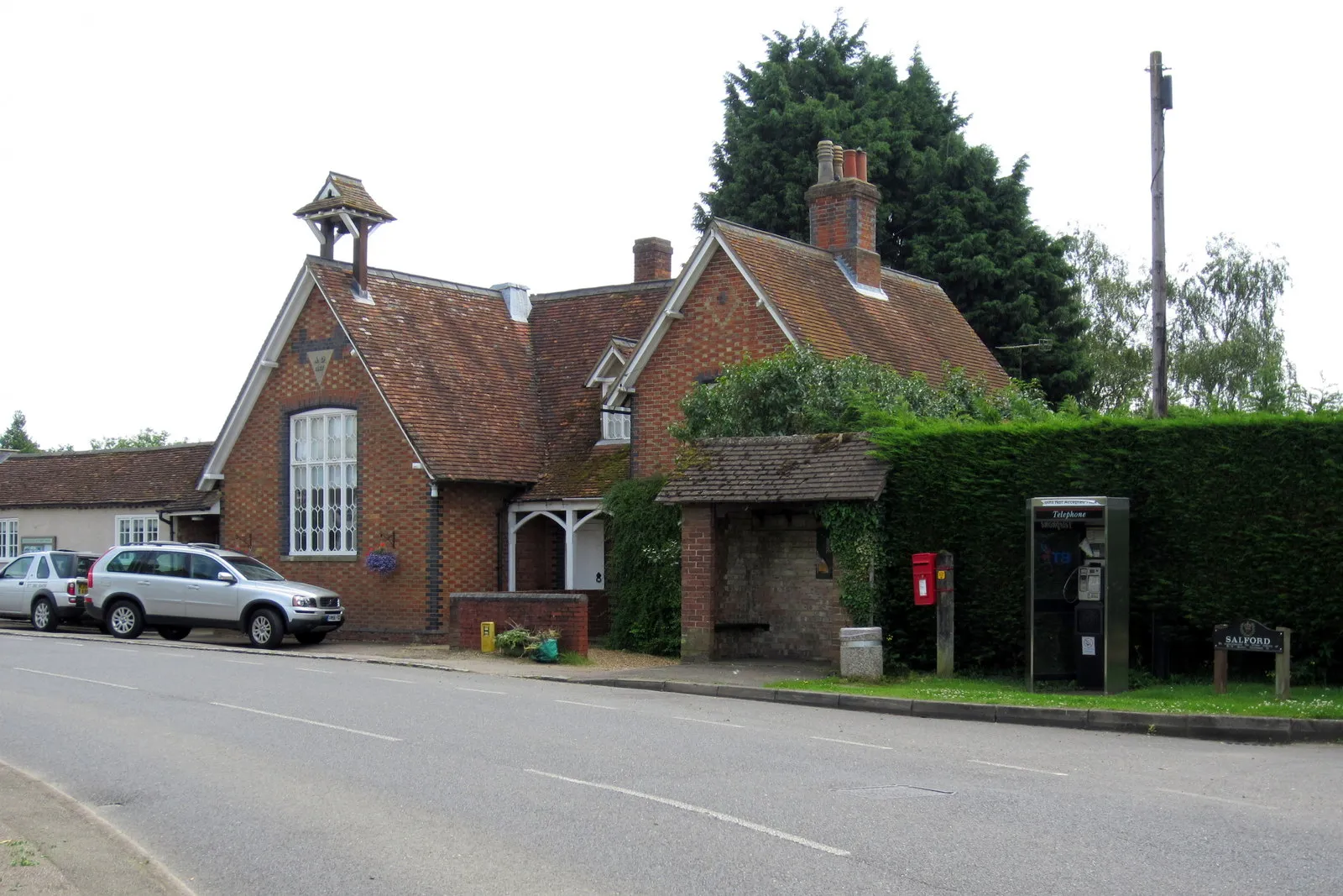 Photo showing: Salford Village Hall and bus shelter