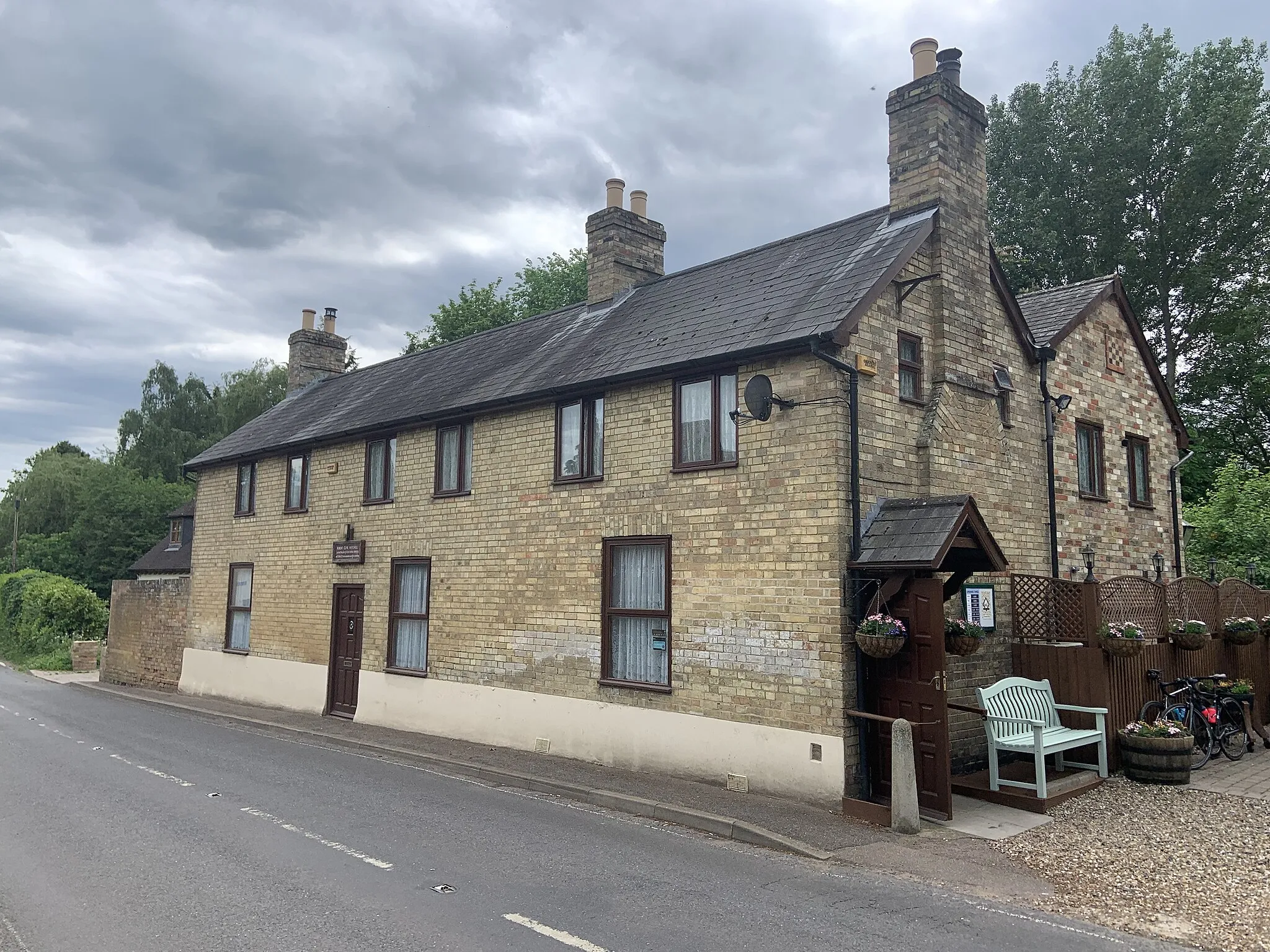 Photo showing: The Chequers public house, Little Gransden, Cambridgeshire