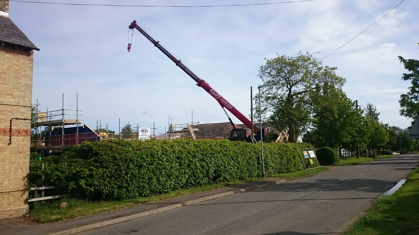 Photo showing: A lift crane hire