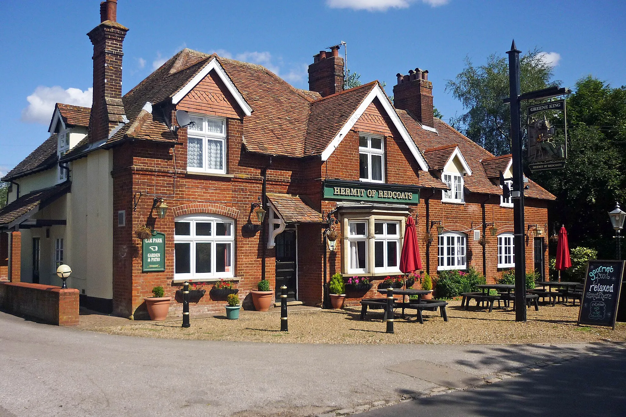 Photo showing: "Hermit of Redcoats" public house, Titmore Green