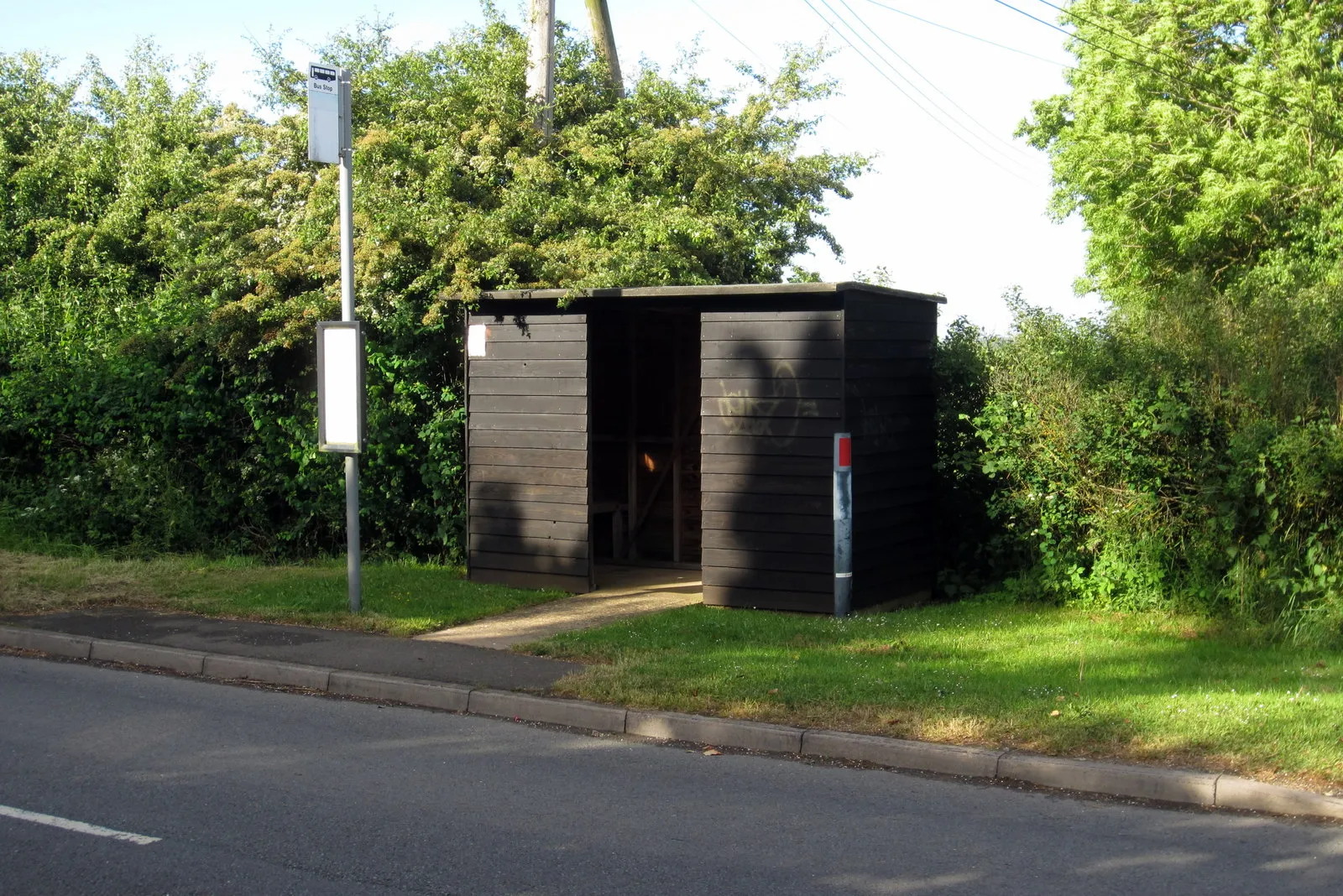 Photo showing: Bus shelter on the Wingrave road