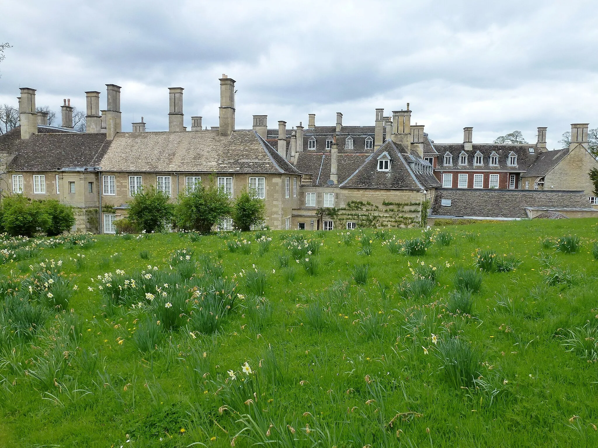 Photo showing: Boughton House - Chimneys and windows