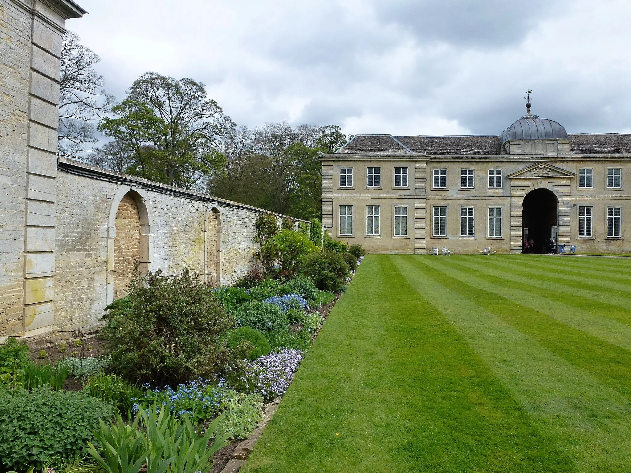 Photo showing: Boughton House - Garden near the stable block