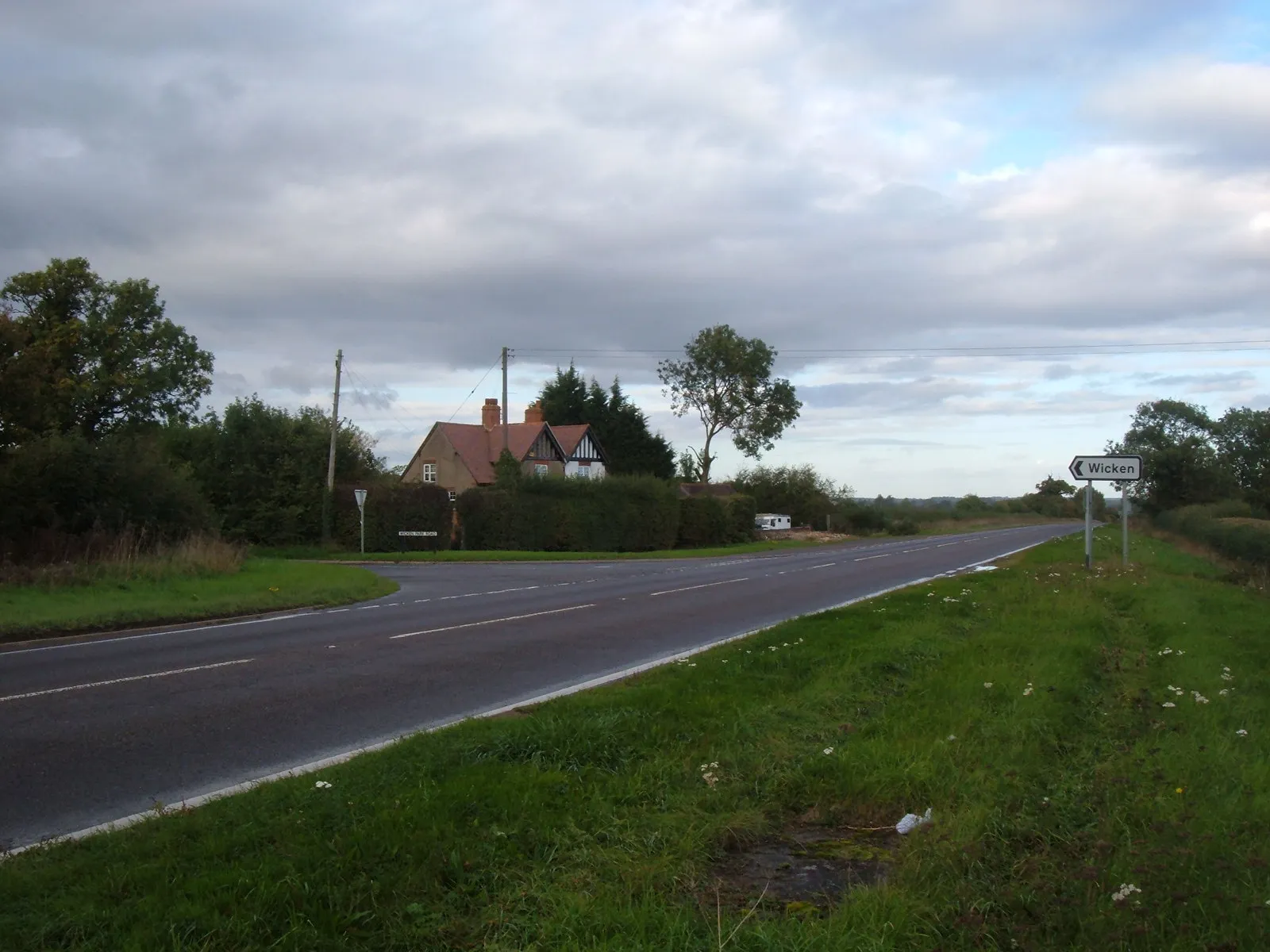 Photo showing: A422  Wicken Road Junction