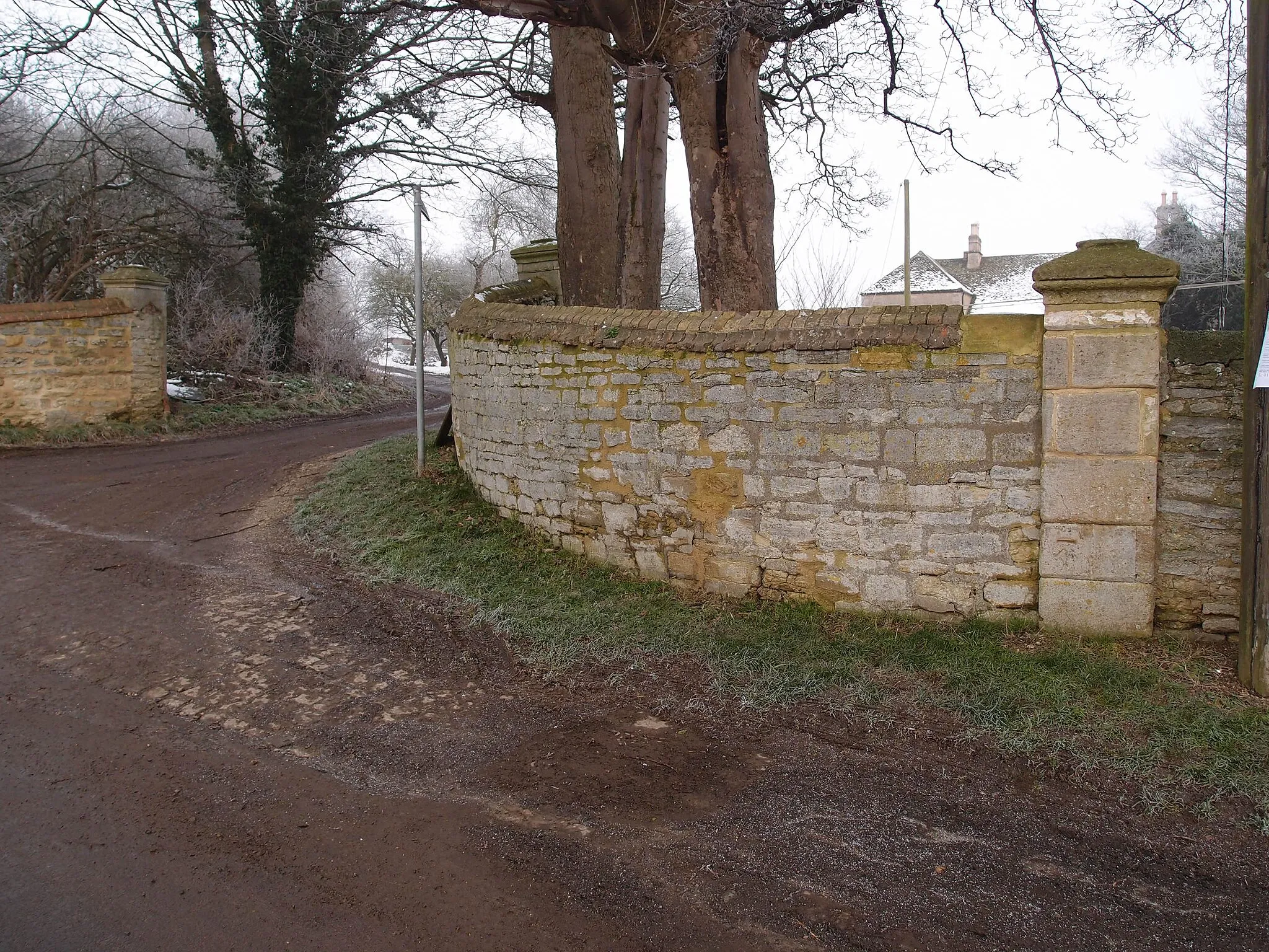 Photo showing: Manor Farm entrance