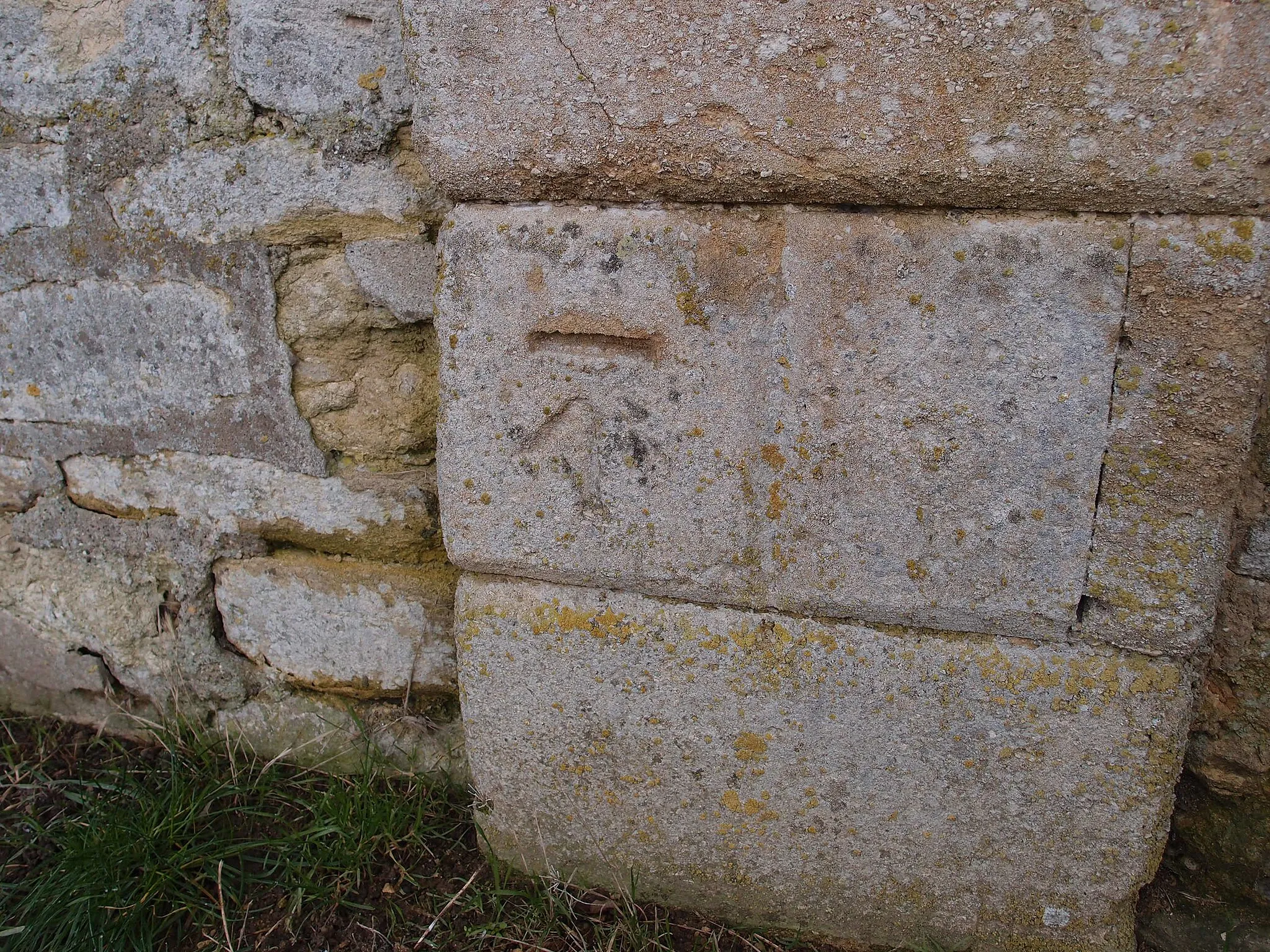 Photo showing: Damaged benchmark on a stone pillar, Twywell