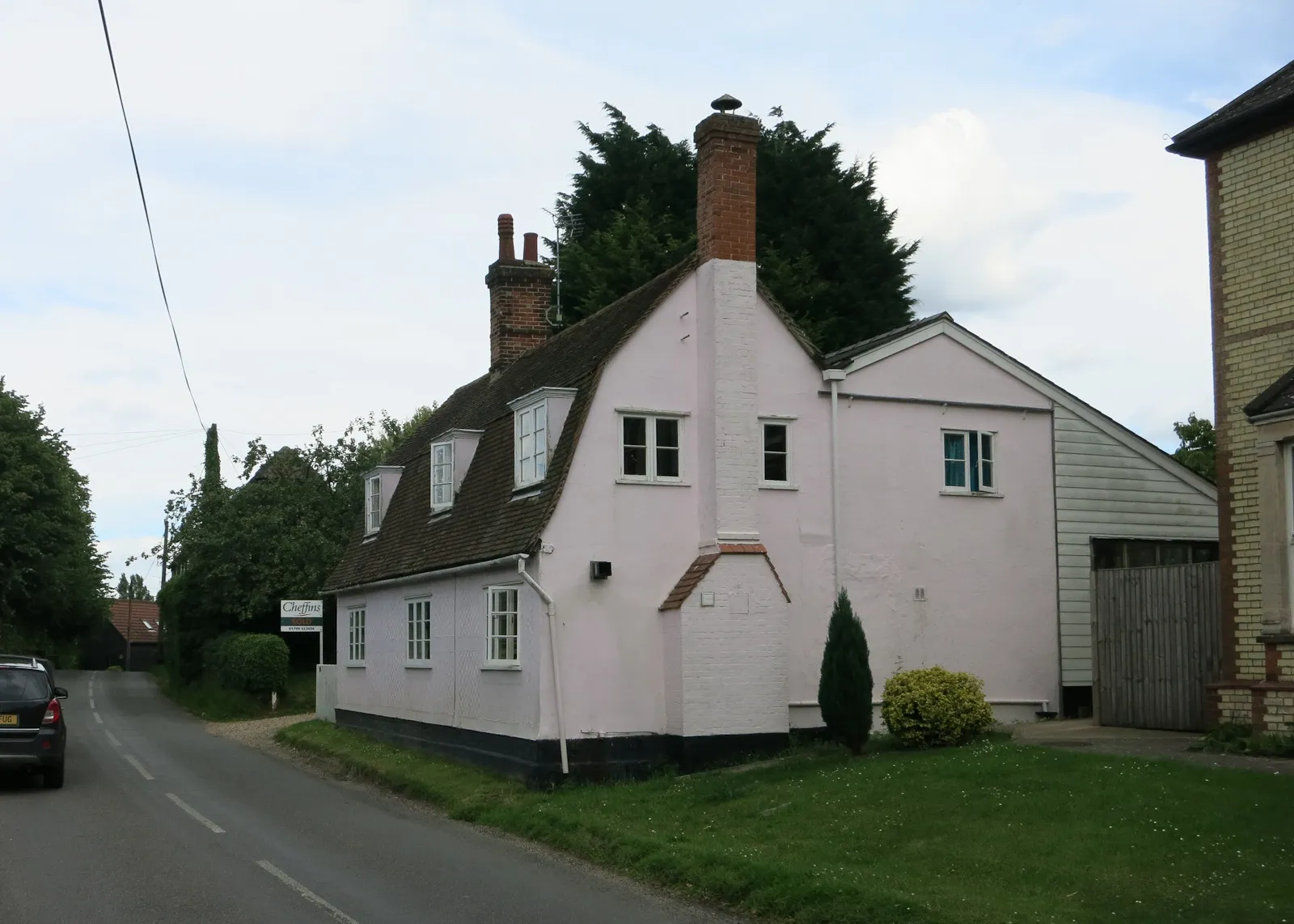 Photo showing: Unhappy house?