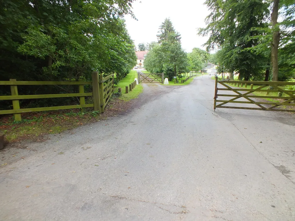 Photo showing: Barton Hill Farm