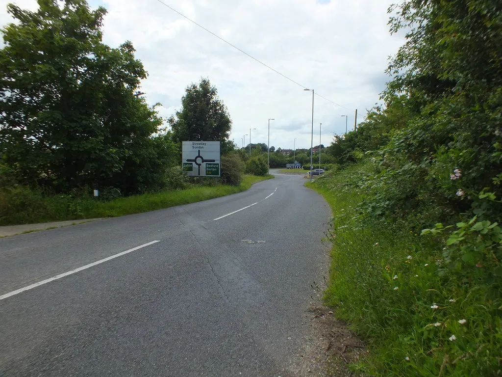 Photo showing: A6 Streatley Roundabout