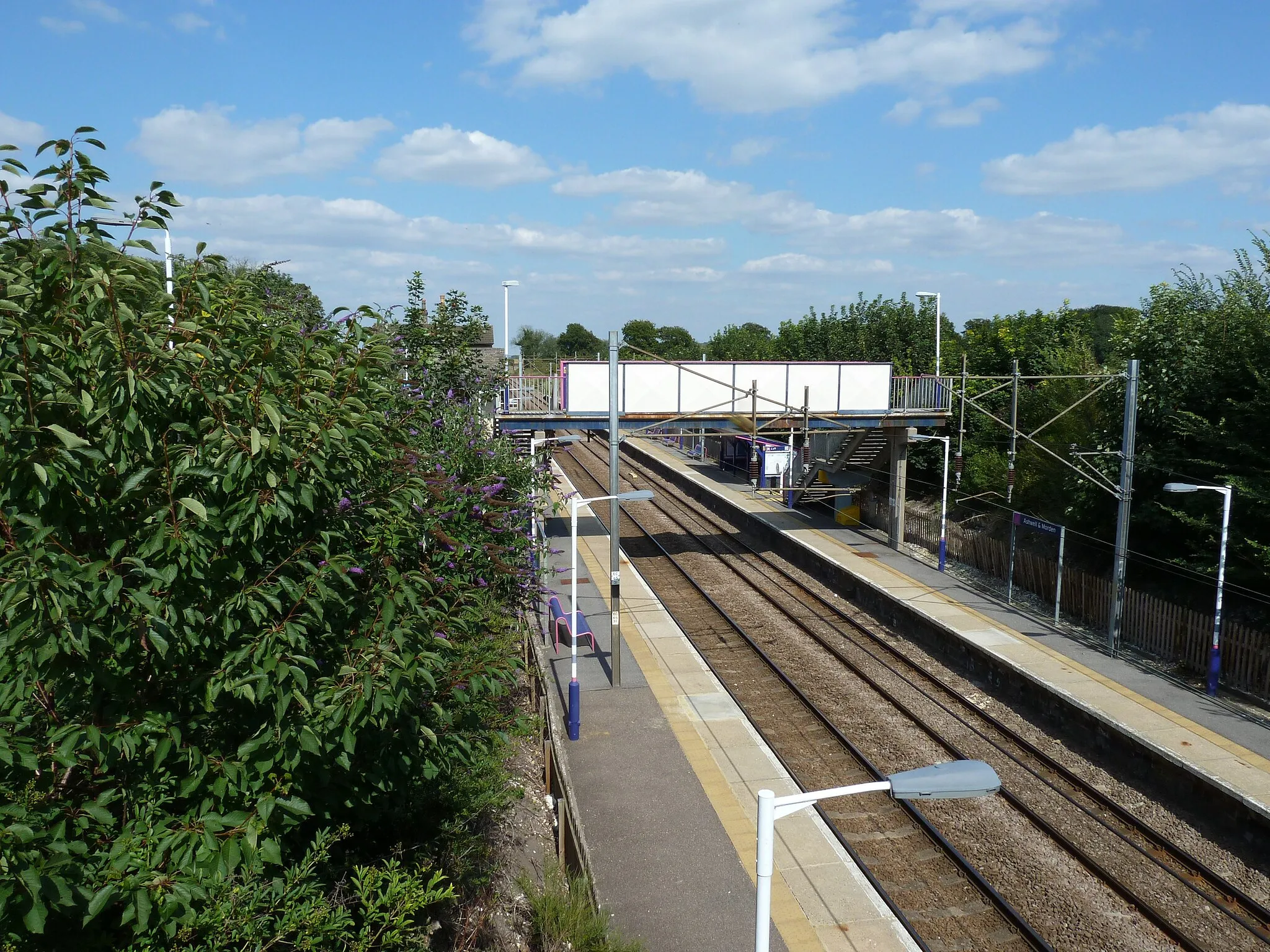 Photo showing: Footbridge over railway at Ashwell and Morden station