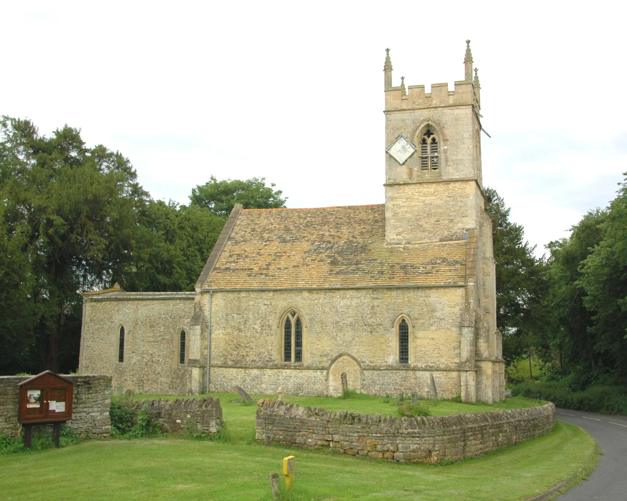 Photo showing: Church of England parish church of the Holy Rood, Woodeaton, Oxfordshire, seen from the north.