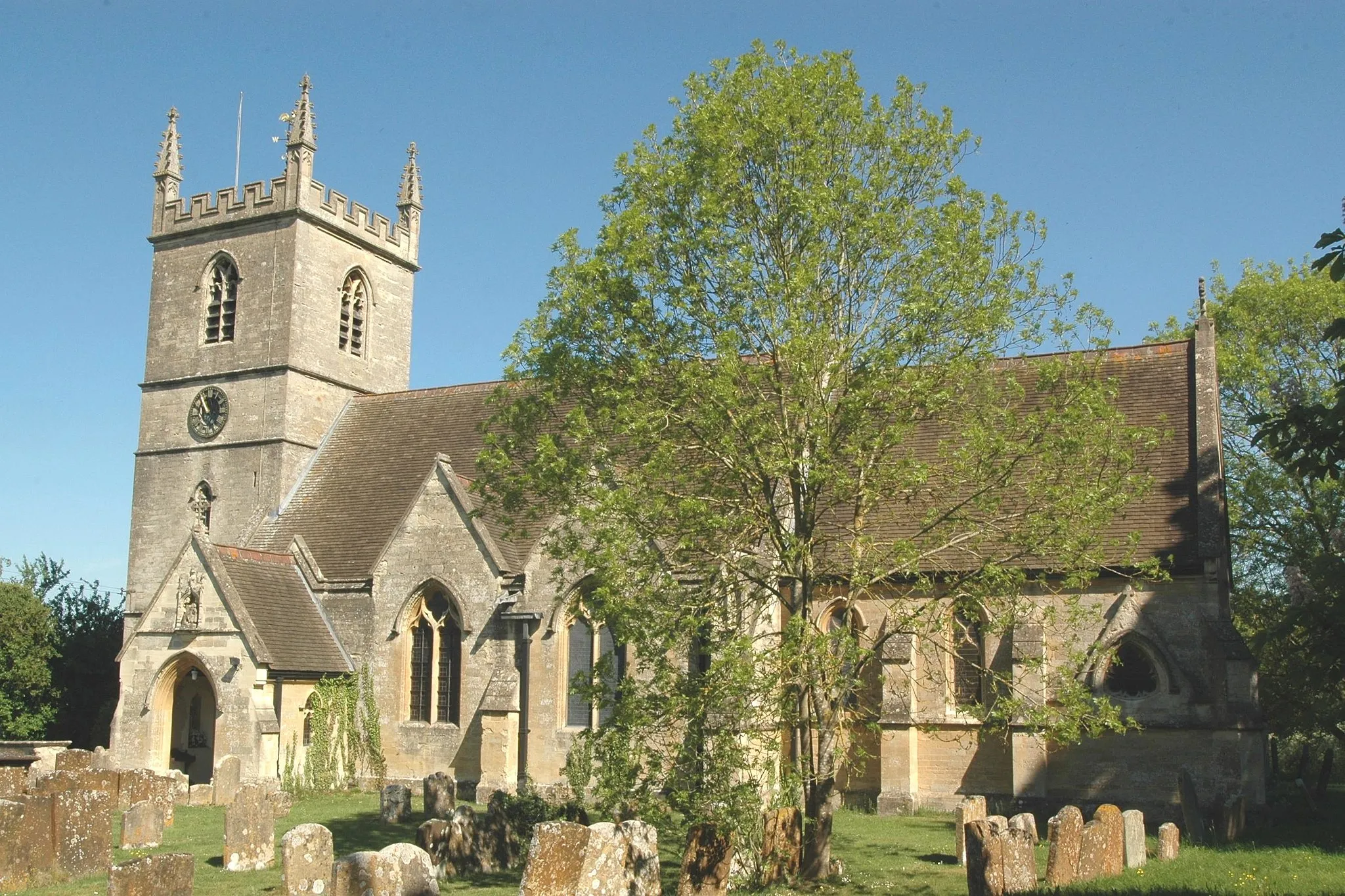 Photo showing: Church of England parish church of St Martin, Bladon, Oxfordshire, viewed from the south