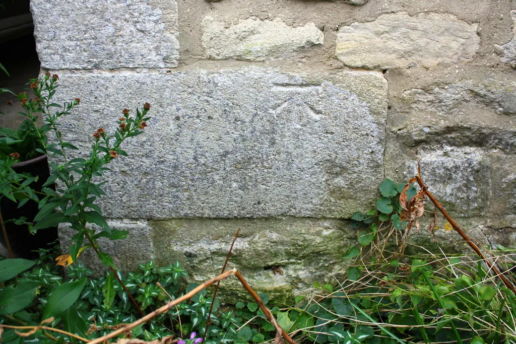Photo showing: Benchmark on 'Church Cottage'