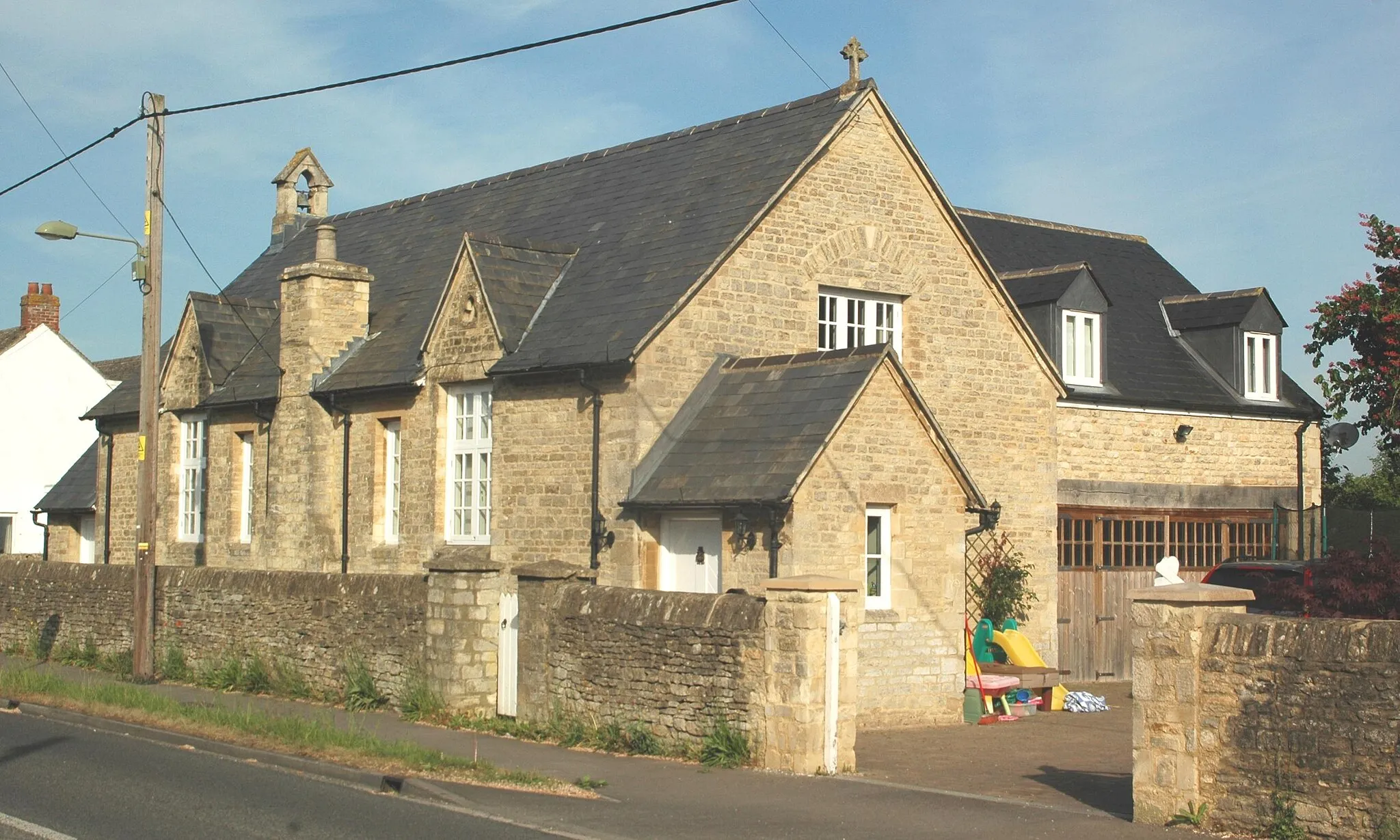 Photo showing: Former parish school, Long Hanborough, Oxfordshire, built in 1879