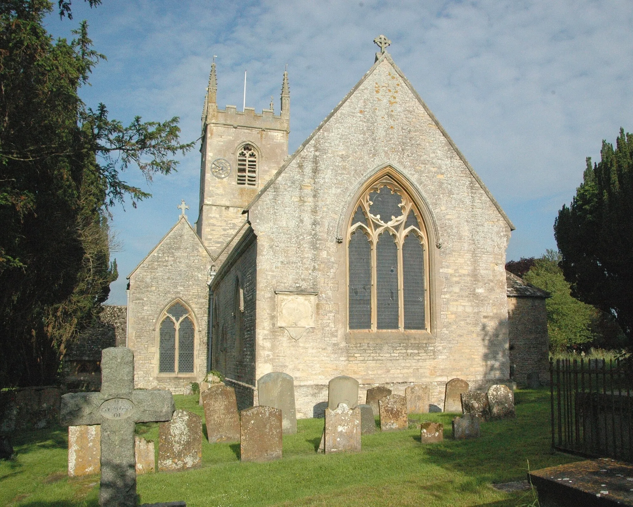 Photo showing: Church of England parish church of St Nicholas the Confessor, Islip, Oxfordshire: view from the east