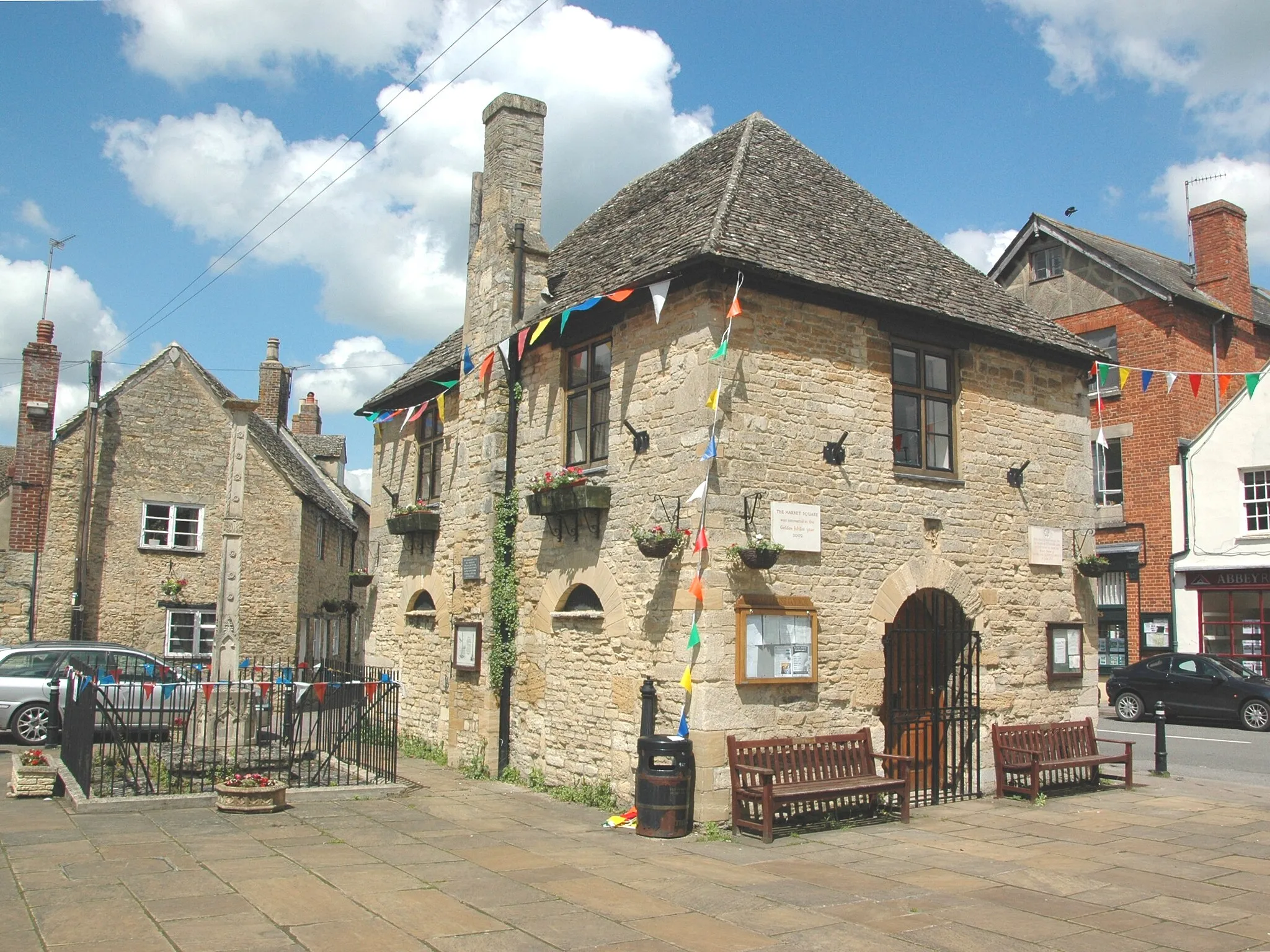 Photo showing: Eynsham, Oxfordshire: the Bartholomew  Room and part of The Square.