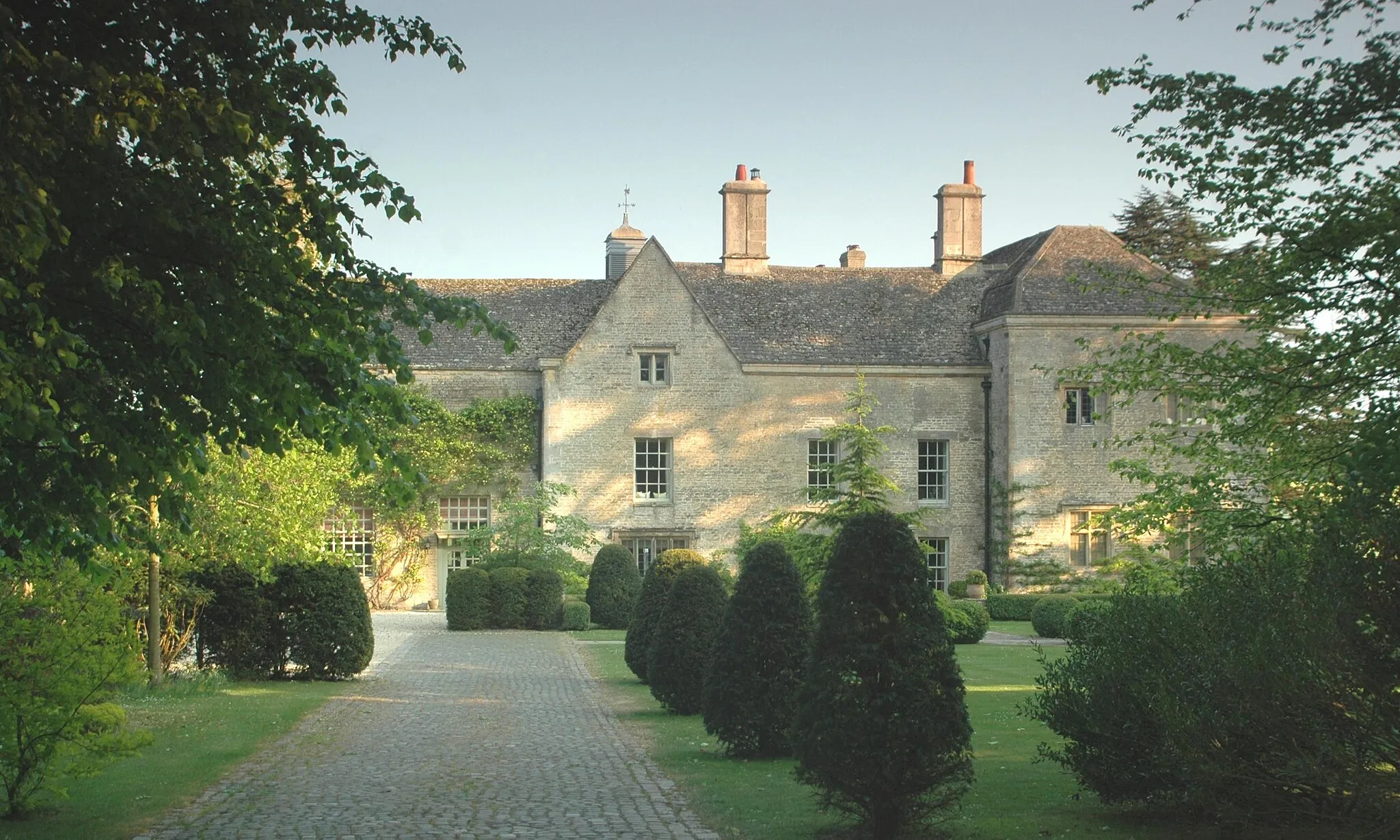 Photo showing: Chadlington Manor House, Chadlington, Oxfordshire: north front