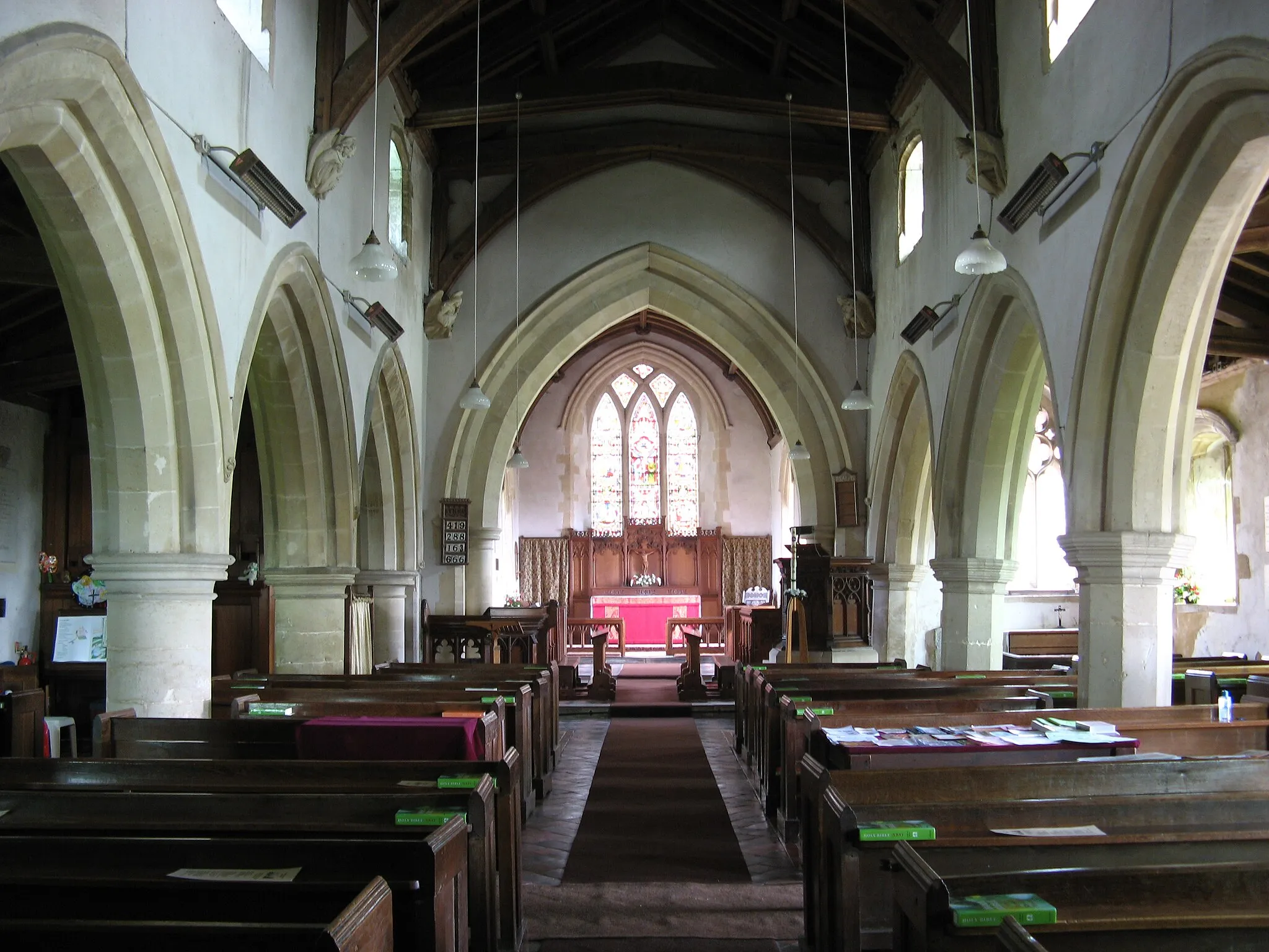 Photo showing: Church of England parish church of St Mary, Garsington: interior of nave looking east towards the chancel