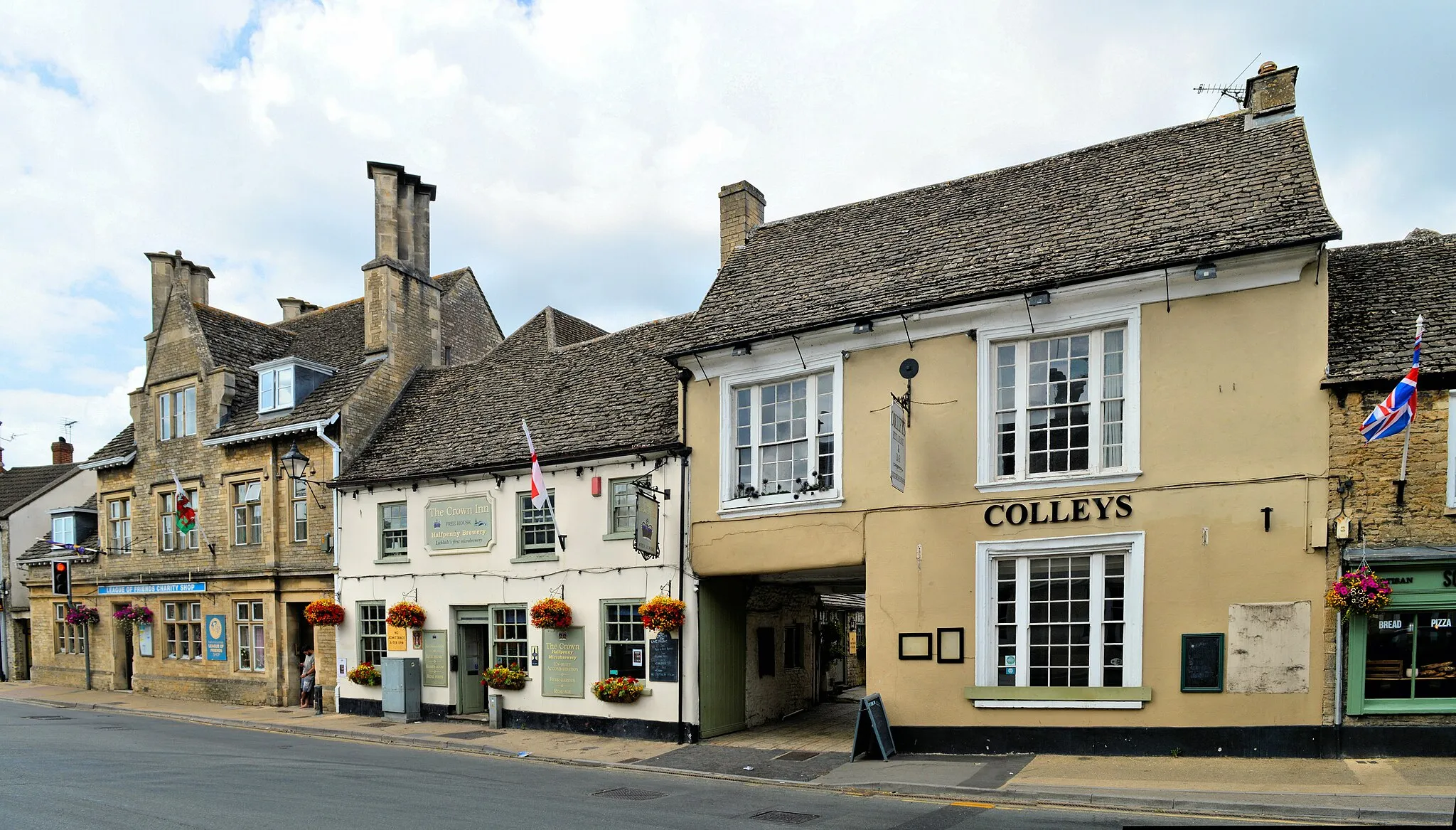 Photo showing: High Street, Lechlade