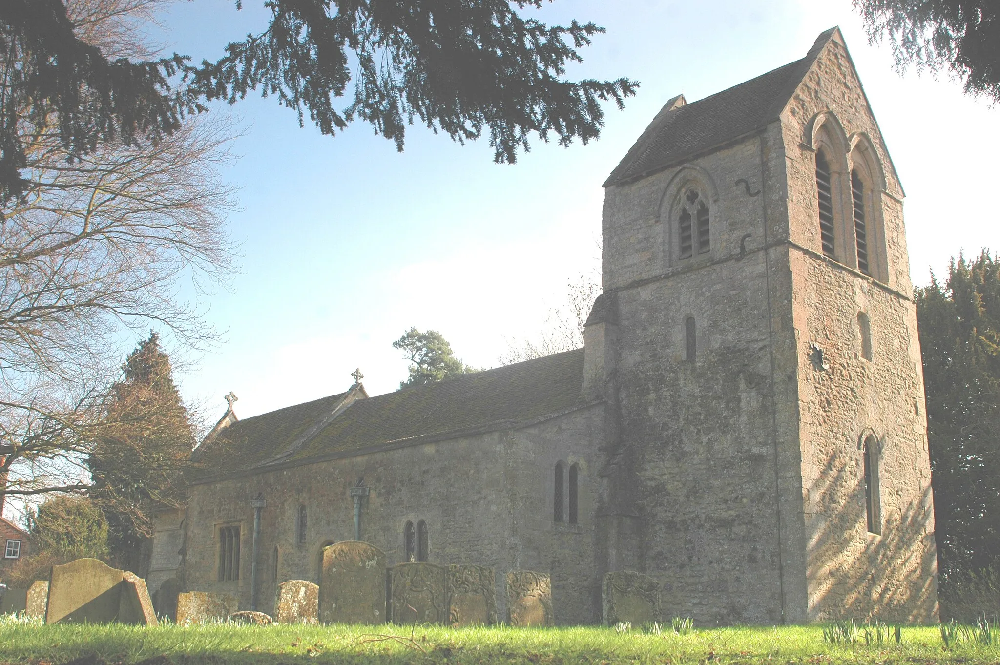 Photo showing: Church of England parish church of St. Nicholas, Ickford, Buckinghamshire, viewed from the north-west