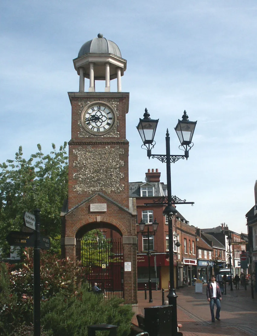 Photo showing: Chesham Clock Tower in Market Square. TMOL42_Taken May 29 2008